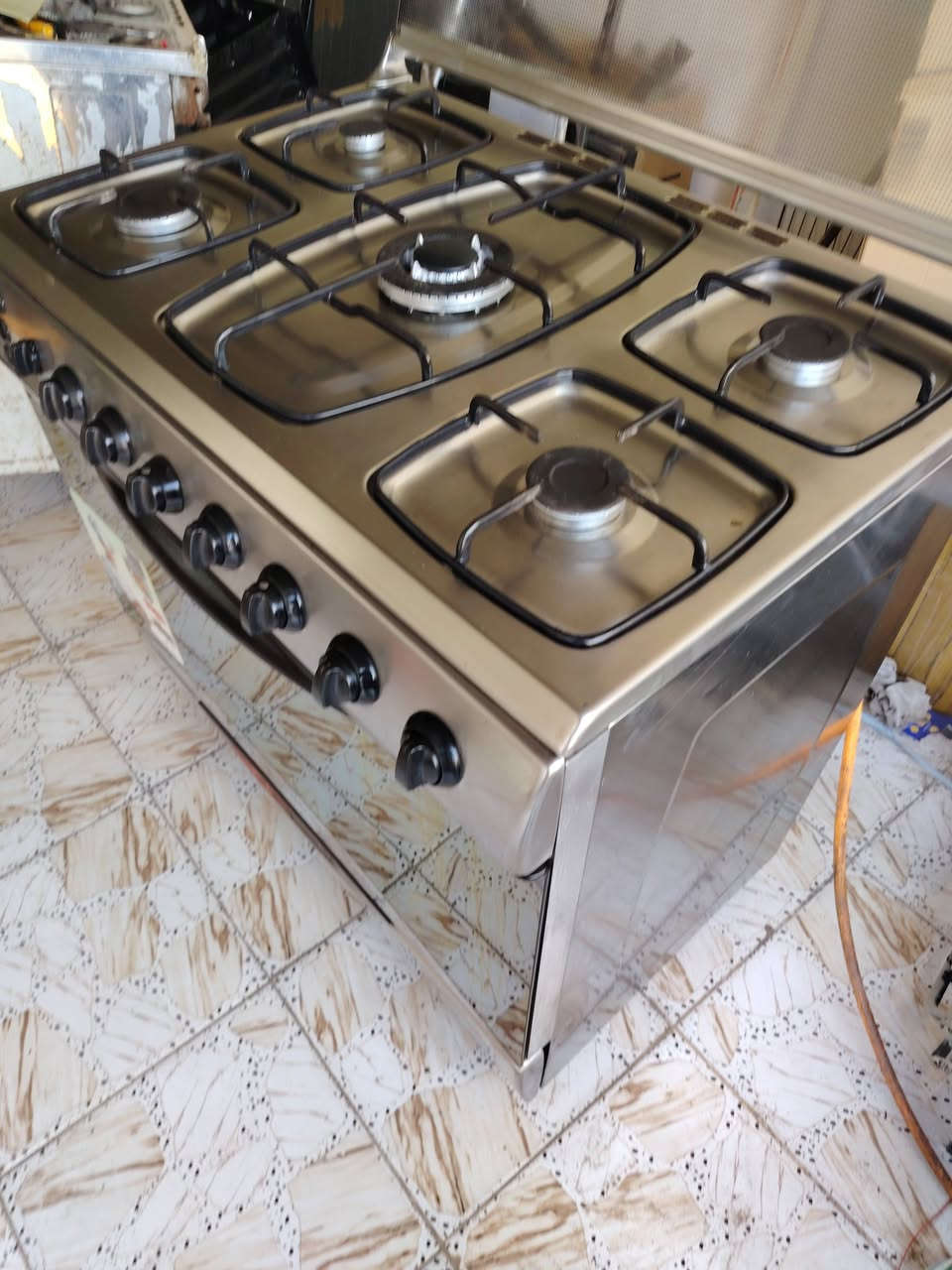 طباخ ستيل  ايديال درجة اولة كلة. شغال. السعر ١٧٠ وبي مجال بسيط للشراي كربلا ***********
