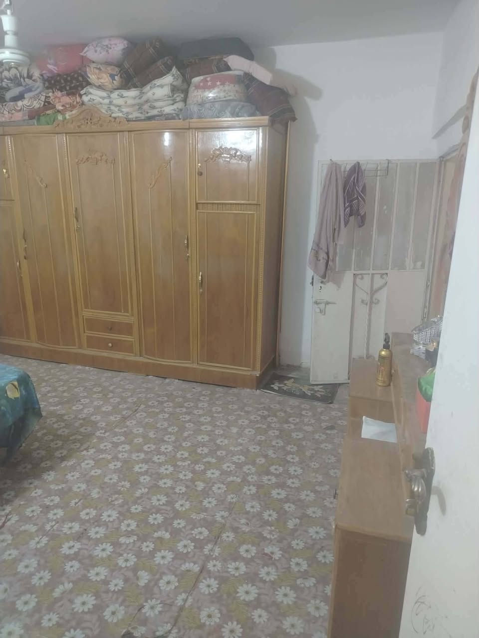 بيت للبيع مساحة 200متر مربع تقريبآ زراعي موقعه قرب فلكة سلمان باك طريق بسمايا مقابل بانزين خانة المستقبل و مطعم ابن العراق سابقا
دخلت خدمات مجاري كهرباء مي وكلشي قريب منه المستوصف ومدارس واسوق ومحلات أفران ملاعب مركز شرطة بانزين خانة مطاعم قريب منه الشارع العام ومولد خط ذهبي كهرباء خطين انترنيت كلشي متوفر بيت جاهز تجي وتكعد بدون ما تصرف اي شيء  رقم ‏‪***********‬‏  احمد للعقار
