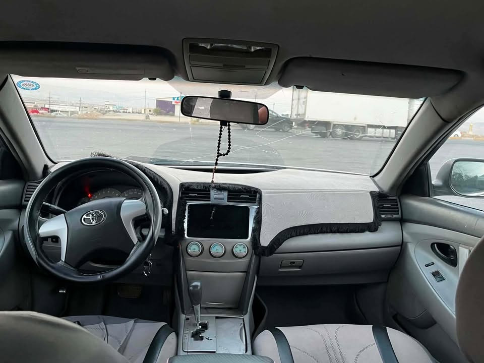 تويتا كامري ٢٠١١ مواصفات خليجية
مواصفات GL معروفة
سيارة جديد گير محرك حدادية جديد 
سيارة فول مواصفات بدون فتحة
سيارة داغل بيجي
ضرر سيارة ٣ قاطع كلير بدون دواغل بدون ارباگ
رقم سنوية جديد بسمي تحويل وكل نفس ليوم

سعر ١٠٥ بي مجال
***********
مكان سليمانية
