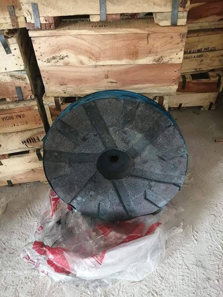 حجر طاحونه (دكرمان )
الهندي الاصلي الباب الأول 
الاحجام المتوفره لدينا 
حجم ٣٠
حجم ٢٤
حجم ٢٠
حجم ١٨
حجم ١٦ 
حجم ١٢ 
مع توفركافه الأدوات الاحتياطيه 
بولبرن فراك 
وبوش 
ولفوف 
شفت
  للأستفسار الاتصال على الارقام التاليه 
***********
***********
***********
محافظه واسط/ قضاء النعمانيه/ مقابل مجلس بلدي وجامع الحاج جلال الكناني*
