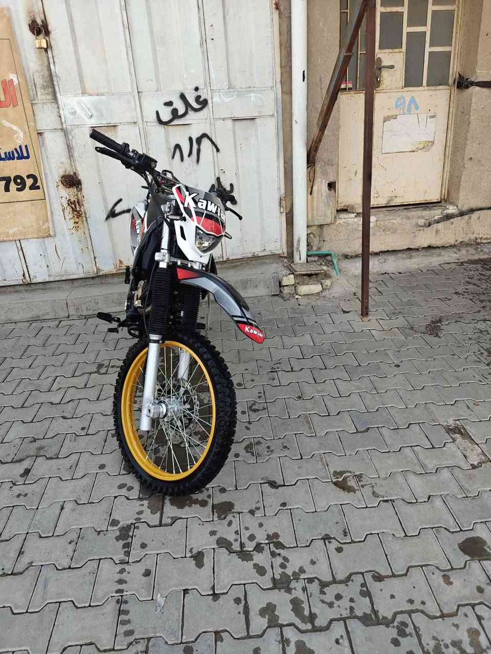 السلام عليكم للبيع دراجة قفار كاويار 2025 مكينة 250 دراجة جديدة بدون اي نقص المكينة كفالة
 ماشية كلش قليل بيها فقط ملاحظة بسيطه بالدبل الأمامي ينزل من السعر
مكاني كوت الشراي يتصل على الرقم ***********
السعر ١١٥٠ وبيها مجال 
ما تعجبك الدراجة او السعر خلي كلمة حلوه مثلك واعبر المنشور 🌹
