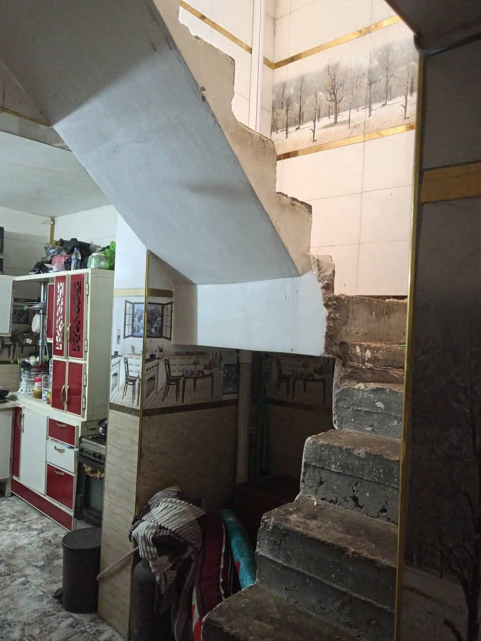 مشتمل للبيع طابقين ترميم حديث المساحة ٦٥متر الواجهة ٣وربع والنزال ٢٠ المكان حي اور الشعب مقابيل حسينية المصطفى السعر ١٣٥وبي مجال للتواصل ***********
