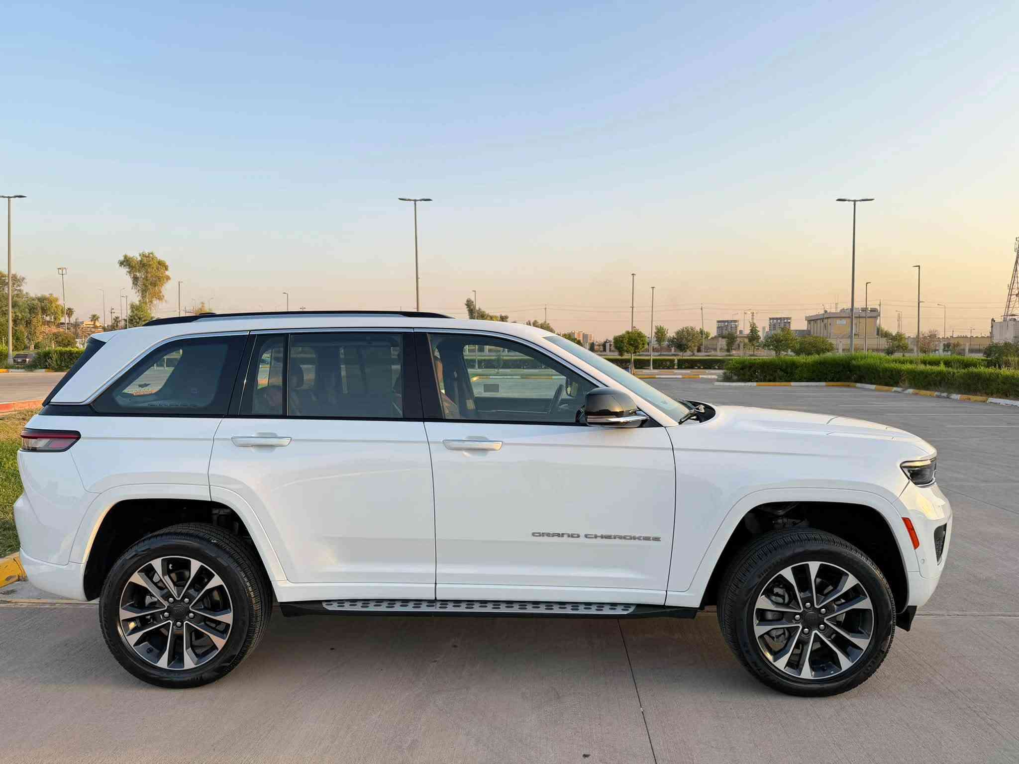 JeeP Overland 2023 وكالة هارلم
العداد : 33.000

فول مواصفات اعلى فئة : 1/1
6 سلندر (3600)
3 شاشات
داتاشو (سرعة بلجام)
كشنات(تدفئة-تبريد-مساج-خزن ميموري)
كشنات خلفية (تدفئة)
حساسات (360) درجة
5 كامرات (360) درجة
رادارات (360) درجة
Night Vision (ناظور ليلي)
جكات : تصعد تنزل (5وضعيات)
توقف ذاتي
بانوراما
صندوق كهربائي
مانع تصادم 
بصمه تشغيل + بصمه ابواب
تدفئه بالستيرن
نظام خرائط GPS 
مري _جانبي_تدفئة
وبعد هواي مواصفات…

ملاحظة : سيارة كفالة عامة جديدة
المكان اربيل
للاستفسار :
***********
***********
