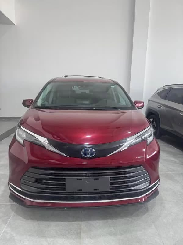 Toyota sienna XLE 
2024 
ضرر دعامية امامية فقط 
متوفرة في المعارض الجديدة | اربيل - حي العدالة 
للاستفسار :- ***********
 السيارة بحالة الوكالة
