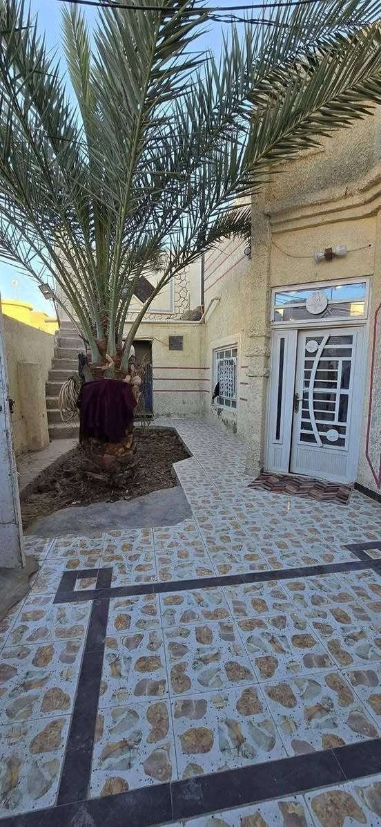 ياالله #بيت 🏠#للبيع مساحه 200 متر  طابو زراعي 
سند ٢٥ اقرار محكمه يتكون من طابقين الاول
✅ ٢ غرف نوم مع صاله كبيره و
✅استقبال كبير و
✅مطبخ و
✅٢حمامات و
✅٢ صحيات
 طارمه تسع سياره وحديقة ودرج خارجي الطابق الثاني يتكون من ✅٢ غرف نوم وحده منهن سويت مع صاله كبيره وسطح كبير البيت اعكاده بناء بلوك الطابق الأول والثاني ثرمستون  السعر 110 وبيه مجال للاستفسار الاتصال على الرقم ‏‪*********** 📍موقعه بدايه شارع سيد اسماعيل الفرع الرابع 
 ماء خط مولده كهرباء مجاري  وكافة الخدمات موجوده.
