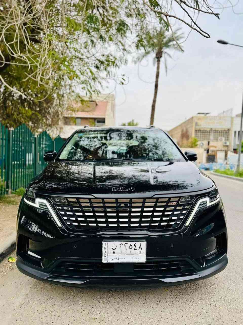كيا كرنفال لون اسود ملكي 
موديل 22  ارباكات سليمه  وبدون صبغ 
تشغيل عن بعد ، كشنات جلد ، كشن كهرباء 
شاشة كبيرة ، سايد بريك اوتو ، حساسات 
كامرة اماميه وكامرة خلفيه ، رادارات ، نقاط عمياء 
مثلث تحذير في المرآة ، انظمة قيادة ، إشارة بالمري 
بصمة ابواب ، الأبواب الجانبيه كهرباء 
محرك 3500 ، ستة سلندر ، بانزين ، ثمانيه راكب ماشيه ٢٠ 
السيارة مرقم بغداد مشروع وطني بأسمي تحويل ثاني يوم 
حادثها تبديل قبق الجنطه الخلفي بلادي  بنفس اللون بدون صبغ 
الشراي الاتصال ***********
