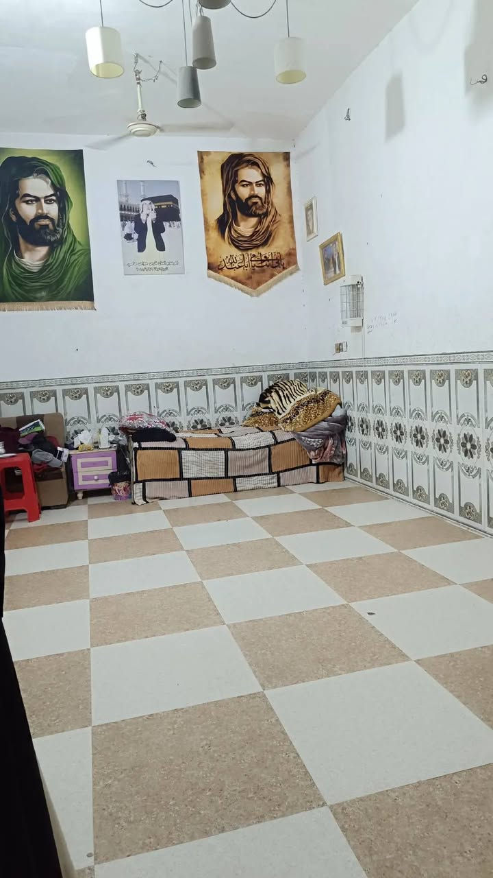 السلام عليكم بيت لبيع طابو أسهم مساحته 120 العنوان منطقة السفينه شارع السفير  السعر 70 بي مجال  تالفون ***********
