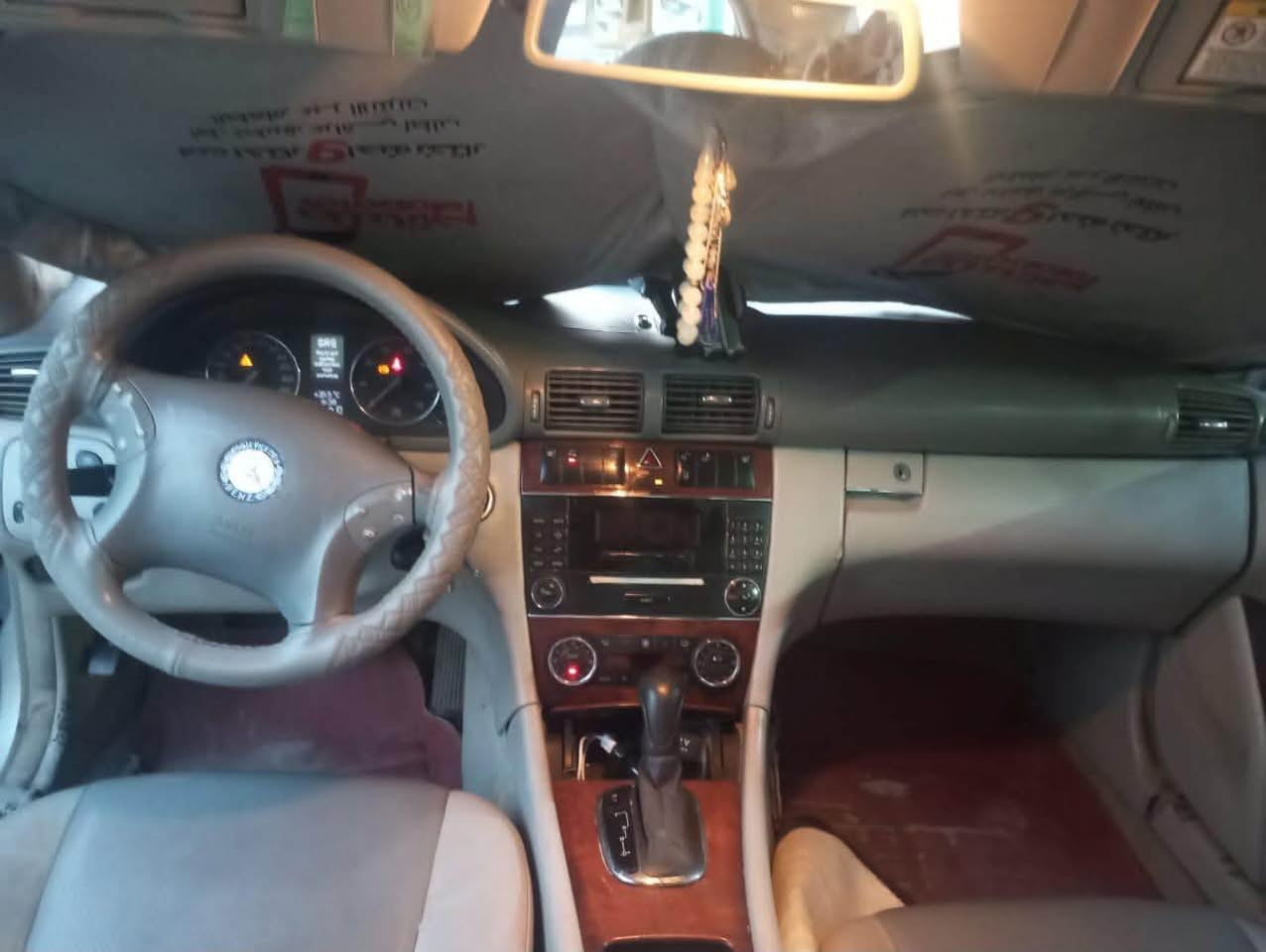 سلام عليكم.                                                                         

مكلف بالنشر                                                                       

مرسيدس للبيع                                                               
موديل 2006
نوع C 350
محرك 3500
سيارة نظيفة 
تبريد شغال و تحكمات شغالة 
سيارة حلوة    
رقم  الهاتف *********** 
السعر 75 ورقة و￼بيها مجال

(ملاحظة الشراي يخابر  )￼
