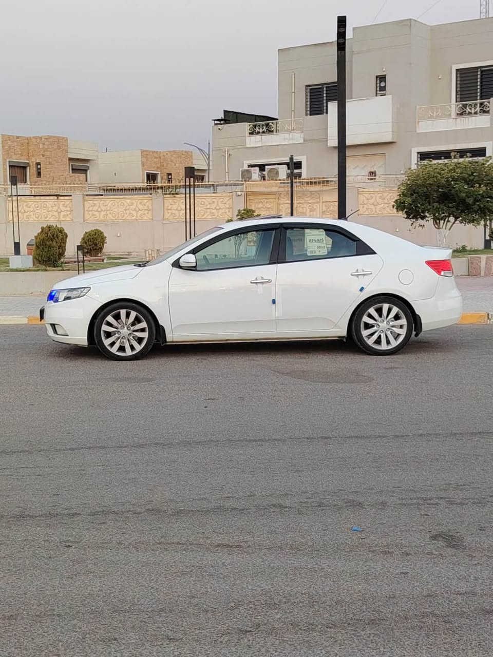سيارة كيا سيراتو للبيع ٢٠١٢ لون ابيضّ ثلجي
رقم سليمانية الجديد سنوية جديده تحويل مباشر 
السياره فول موصفات سلايت روف شاشة ليزرية تبريد لمس 
ويل كب ١٦ تحكم ستيرن كامل تخم تاير صدر جديد 
تبريد ثلج مكينة كير بدون فتح غرفة جديده سياره جاهزه
الضرر نص الباب الخلفي السكن صبغ وقبع الجنه جوا الرقم والباقي مكفول 
مكان تكريت هاتف***********
السعر ٩٠ وبيها مجال
