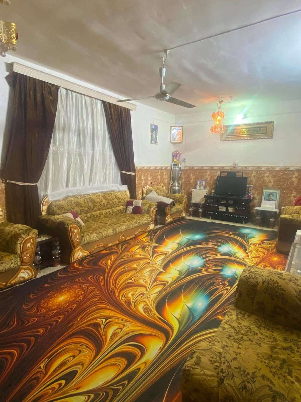 _بيت للبيع مساحة 260متر طابو صرف.. البيت طابق واحد وموقع جداً مميز 

_الموقع: طويريج حي الضباط قرب اعدادية سيدة النساء 

_تفاصيل البيت: 
غرفتين نوم.. هول.. استقبال.. مطبخ.. مجمع صحيات.. ومنور على مدار البيت وكراج سياره 

_للأستفسار مراسله الصفحه أو الأتصال على الأرقام التالية: 
***********
***********

مكتب القبه الذهبيه
