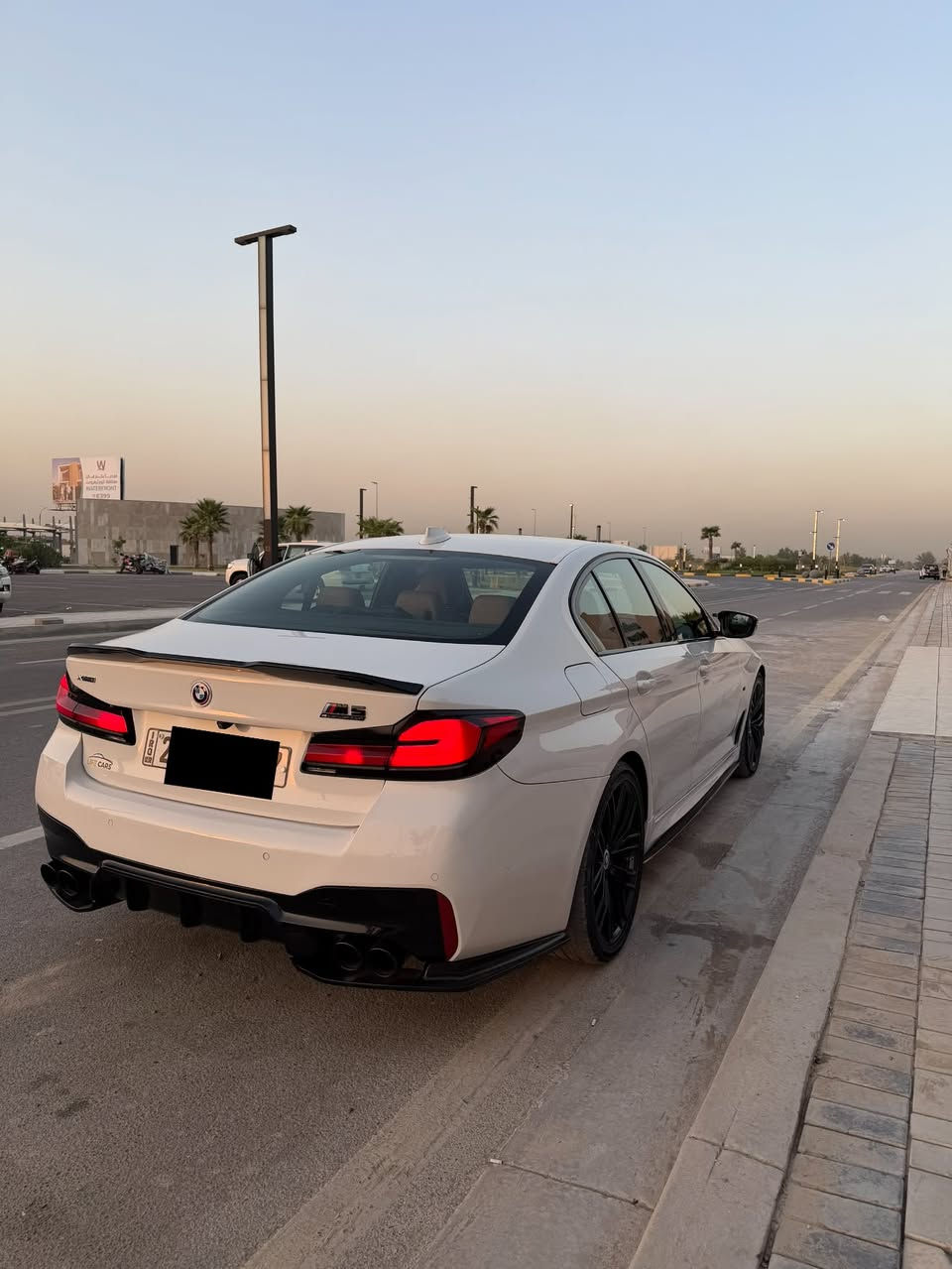 BMW 530i Sport Line -2022    xDrive
رقم السيارة:اربيل

الممشى: 77,000 كم

ضرر  — جملغ أمامي أيمن + بنيد

واتساب / اتصال: ***********
مكان السيارة بغداد

   4- سلندر/ 2.0L TwinPower Turb
