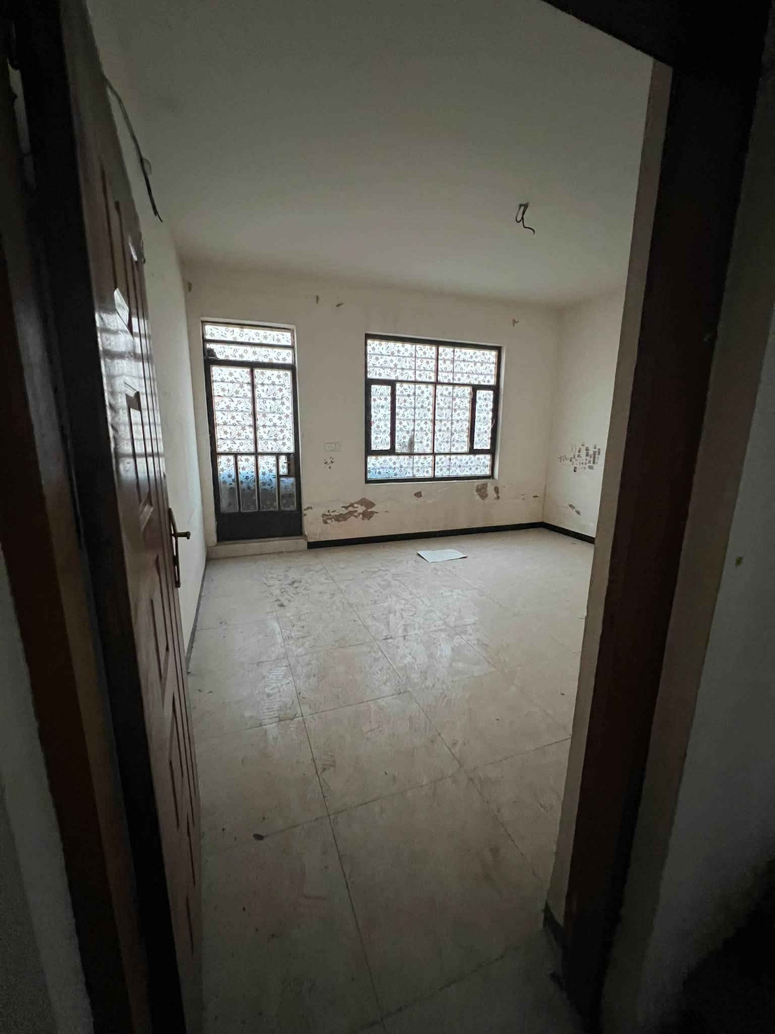 بيت بل زعفرانيه الاربع شوارع زراعي للبيع
مساحه البيت 75 متر
طابو زراعي سند 25 حجي جعفر البي وكاله+ قرار محكمه
واجهيه 5 نزال 15
مبني طابقين 
مع خدمات بل طباقين 
البيت كامل 
متواجد واتساب او تصال ***********

