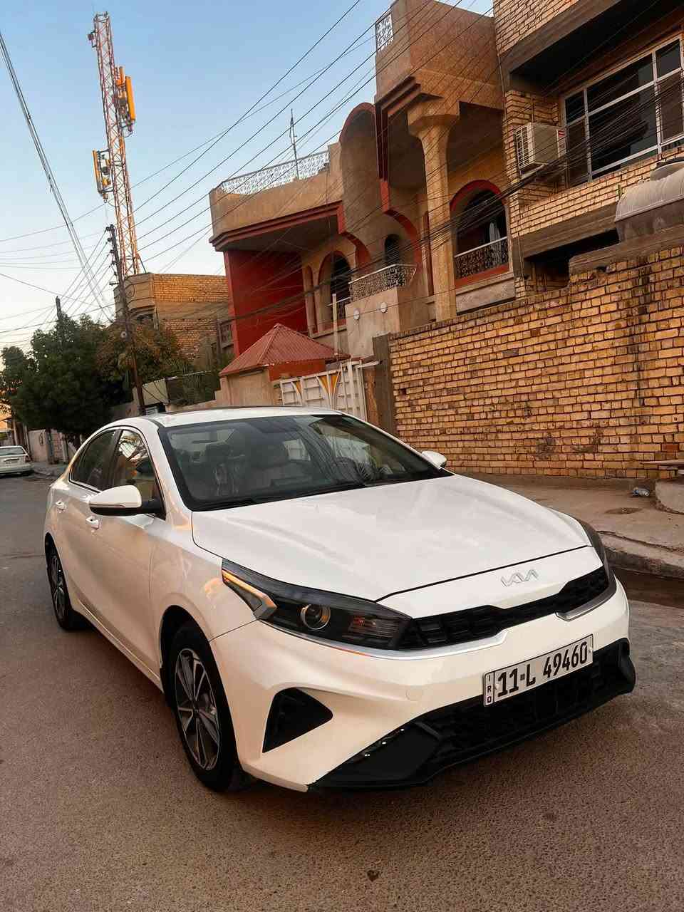 السلام عليكم 
كيا سيراتو موديل 2024 خليجي مكفولة من الضربة والصبغ فقط بارد 
مكينه 2000 دوش فتحة سقف قطعتين تبريد حساس خلفي مري شفط تحكمات فول كامير شاشة 
السيارة رقم بغداد بأسمي 
ماشية 66 الف جاهزة من جميع النواحي 
السعر 158
مكاني بغداد / الكرخ 
رقم الهاتف ***********
