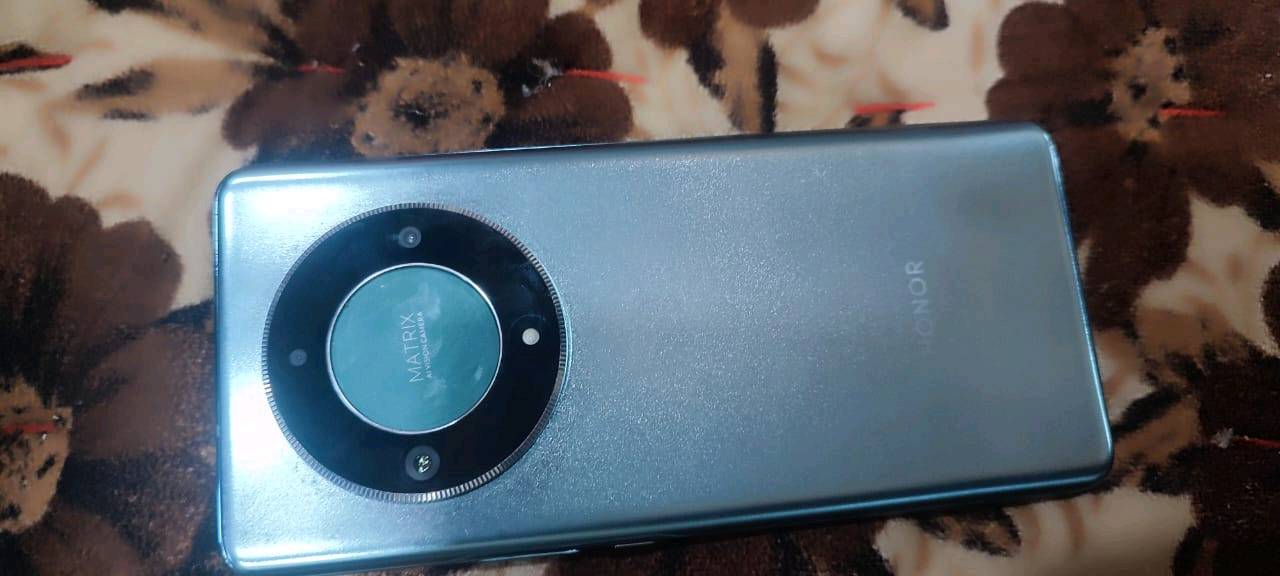 تلفون هونر x9b 5g ذاكره 256 تلفون نضيف كلش ومكفول مكاني نجف السعر 270) ***********