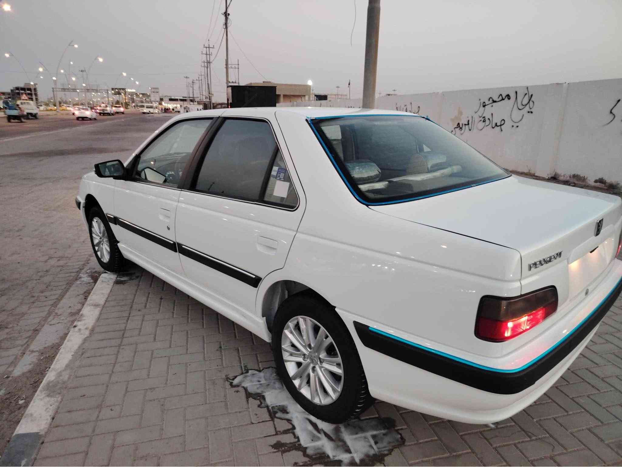 بيجو بارص مديل 26 ماشيه السياره 2000 الفين طالعه السياره صارله سبوعين  مواصفات معروفه كشن كهربائية تحكم ستيرن دسكات خلفي امامي مكينه 1800 فرنسي مرايه شفط مانع النزلاغ 4 جام كهرباء صندوك كهربائية رادار  تبريد قطعتين خلفي امامي  مدوشمه السياره عام كاعيه وكشنات  وصندوك بدون رقم رقم يكلف 500 السياره كفاله من الزلغ  
الشراي ينتصل ويدلل /*********** بيه مجال قليل رجاهن جماعت 80 لحد يتعب نفسه البصرة, العراق
