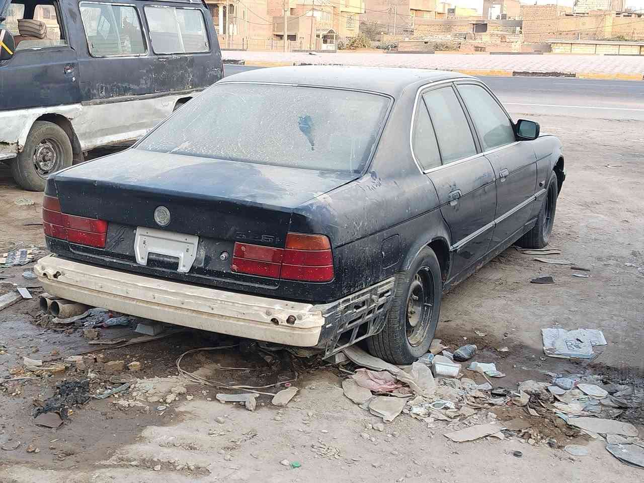 سلام عليكم بي ام ٥٢٠ بيهة ٢٨ تك فانوس كير اوتو موديل ٨٩ سيارة رقم انكليزي بسمي مكينة وكير بيهن ضعف حدادية جديدة وزوج تاير وتبريد شغال ثلج السيارة نقصهة بس باتري  مكان ديوانية سعر ٢٨ وبيهة مجال للشراي *********** بس شراي يجي سيارة رقم مميز ثلاثي نجف رجاا بس شراي وجماعت ال 20 لاتراسل وتعب روحك
