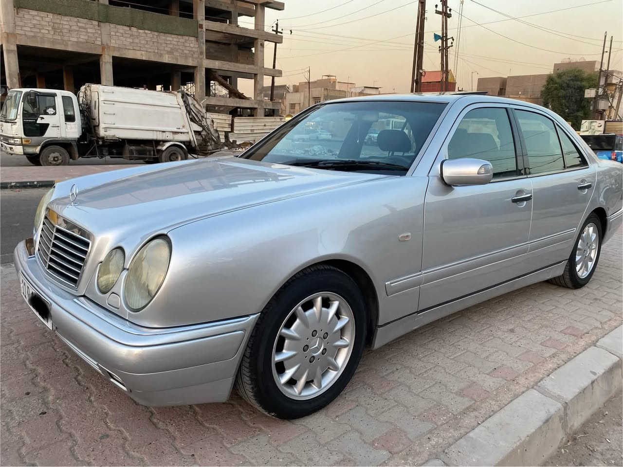 مرسيدس ام عيون W210 للبيع فقط
صبغ عام سبب الجراد بدون حادث 

مكينه 320 V المرغوب  گير D4 سلايت روف مرايات اشاره وشفط صدر امامي خلفي جديد كهربائيات كلها بلاد لايت زنون تبريد ثلج رقم بغداد بسمي تحويل مباشر السياره جاهزه من كلشي #️⃣محرك ڤي V بلادي مو خراطيم #️⃣ 

مكان السياره بغداد الكرخ  *********** واتساب 

السعر خاص
