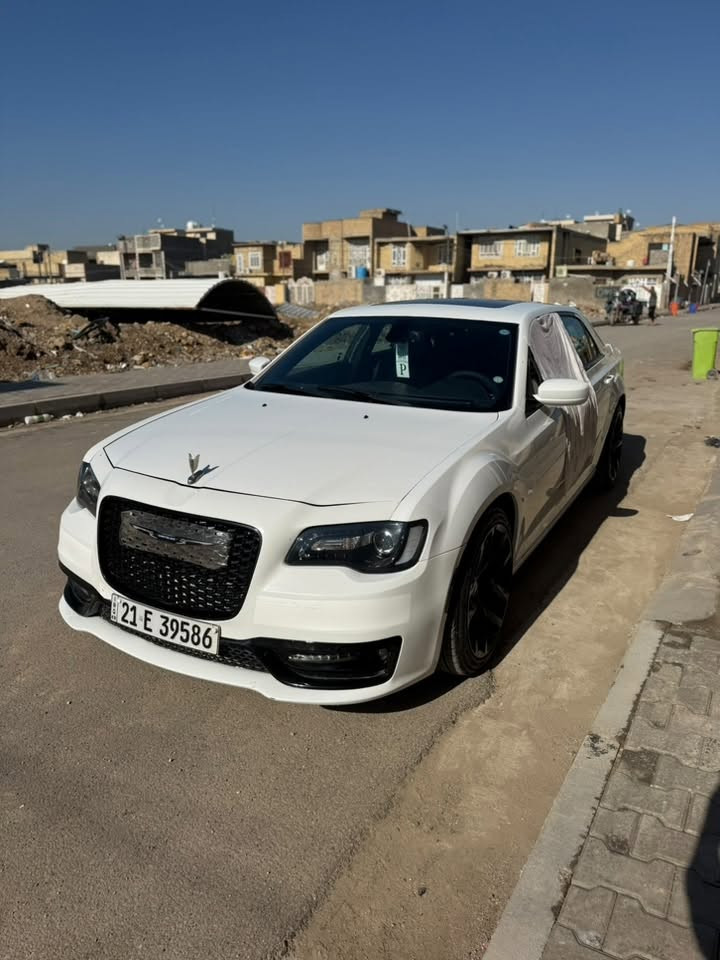 كلايسلر موديل 2015
كلين 

فول مواصفات 

فتحه بالسقف

داخلها اسود 

رقم سليمانيه بأسمي

سنوية ل 2031

هزه جديده

ماشيه 150 مايل

مكفولة من كل شي

مكاني واسط كوت 
السعر 225

***********

***********
