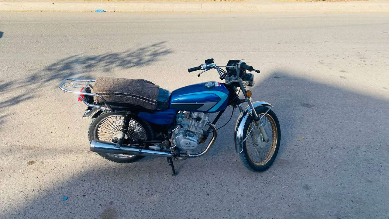 دراجة ايرانية 4 كير للبيع سعر 350 الف قفل دراجة موديل 16 اوراق كوت اصولي الدراجة نقصهة بس تخم اشاير وبكلايت خلفي مكينتهة خير من الله والدراجة مبدلة كلجات مكان الدراجة واسط قضاء العزيزية 
رقم الهاتف ***********
