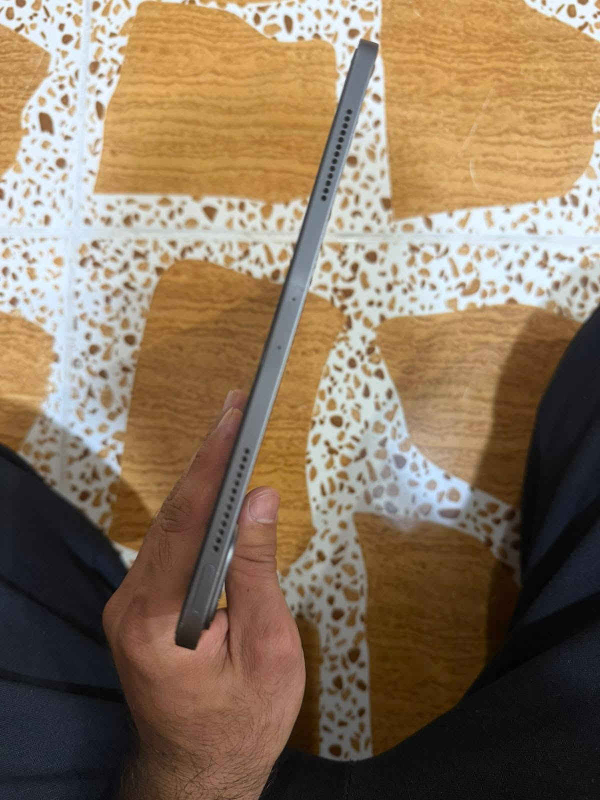 ايباد ابل موديل2020ذاكره 256مبدل بطاريه فقط 
جهاز كلشي بي شغال فيس ايدي سبيكرات شحن كله شغال 
بي نقطتين بيض بالشاشه مامأثر 
سعره 350الف قفل 
ببجي 120لان الشاشه 120
موجود توصيل 
مكاني ديالى خانقين
***********
