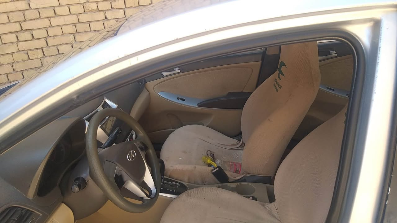 هونداي اكسنت للبيع موديل ٢٠١٣ خليجي حداديه طخم تايرات تبريد شغال السياره ضررها بنيد مبدل ومصبوغ مكينه ١٦٠٠ دبل قطره المكينه بيه خيط تبخير السياره بأسمي مكان السياره ميسان مركز المدينه بيه سونار مرفق ويه الصورالسعر ٧٧وبيه مجال ***********
