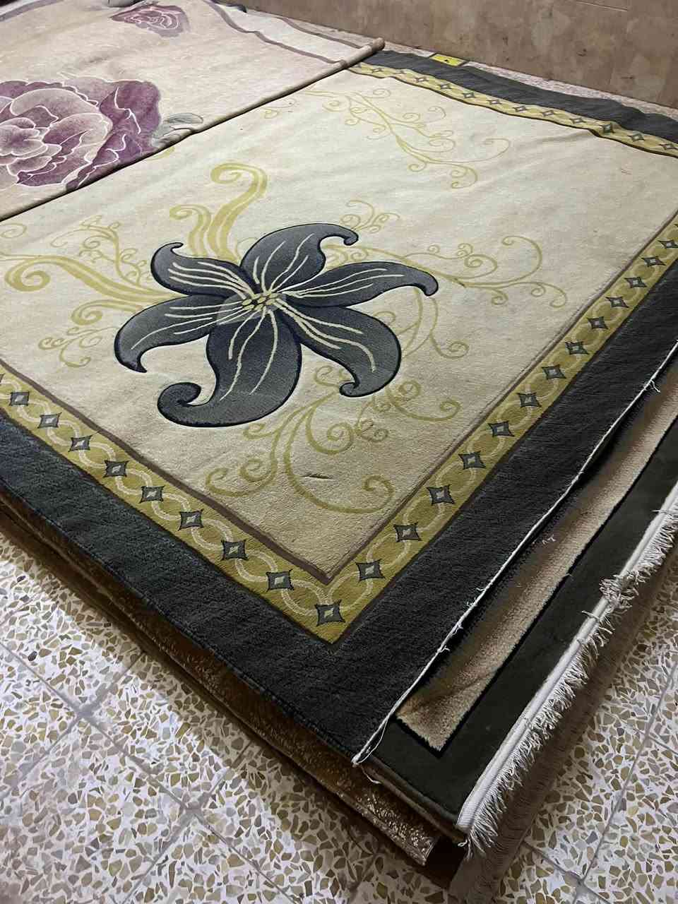 السلام عليكم زوالي الشمال (سليمانيه)مستعمله ثقيله وباسعار مناسبه بين الخمسين والتسعين نظافه جيده تركي وكاشان ايراني 4في3 القياس و3في2 فقط احترامي  العنوان تل البنات قرب مسجد التقوى(***********)

