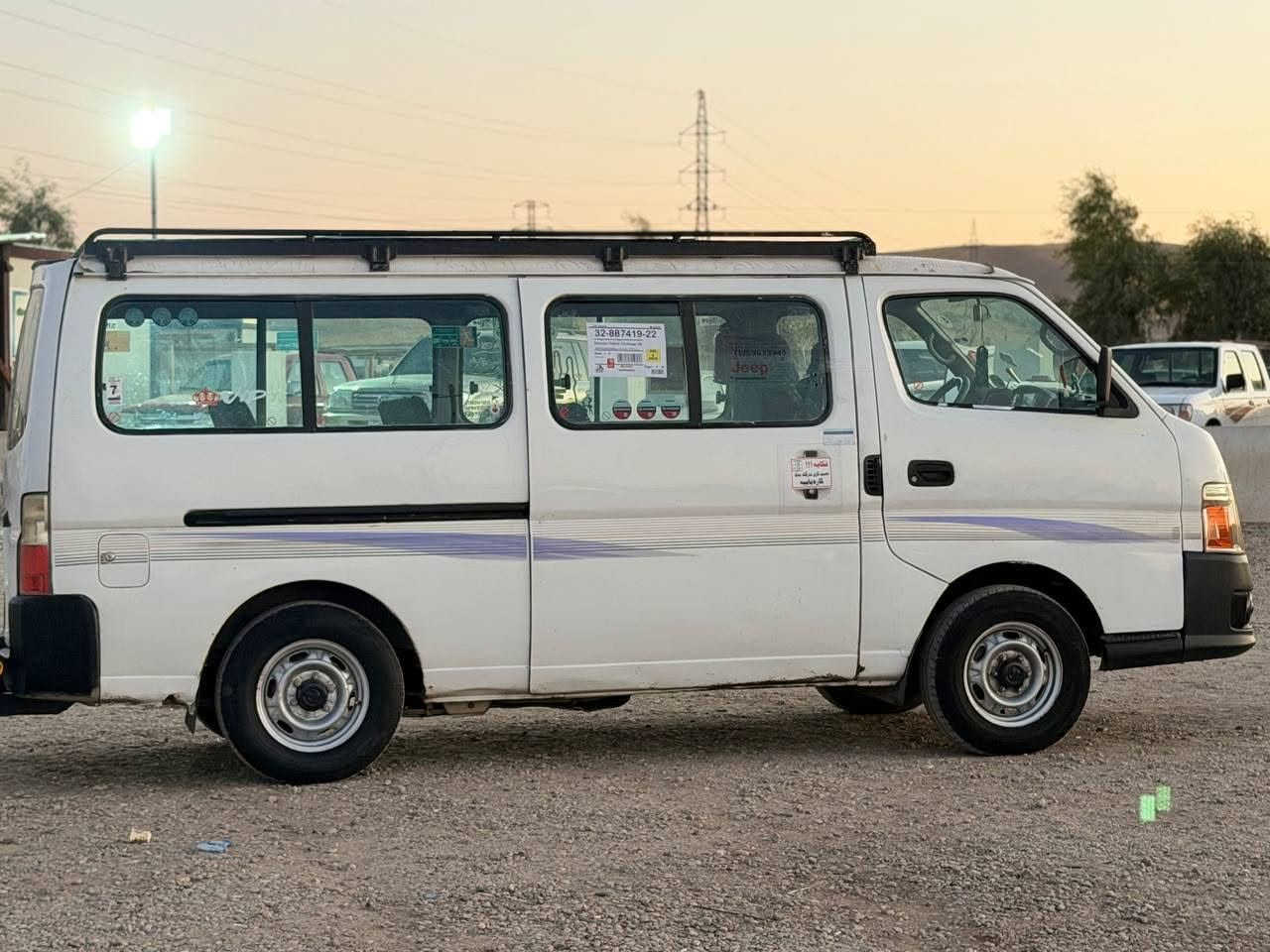 نیسان ئۆرڤان2008
ڕەقەم ئەنبار و ئەوەلیات بەشەرت تەحویل نابێ

گێڕ و مەکینەی بەشەرت

پەڵە پەڵە بۆیاخی هەیە وەرگەڕاو نیە شان داداو نیە

تەبرید  ئەشیای کاملی پێوەیە 

دەعمی قورسی نیە

چەمچ و دەعامی بەشەرت

دەرگای سکەی کارەبایە

نمونەیە لەجوانی 

شاشەو ئیمپریفایەر

***********

لەچەمچەماڵ
