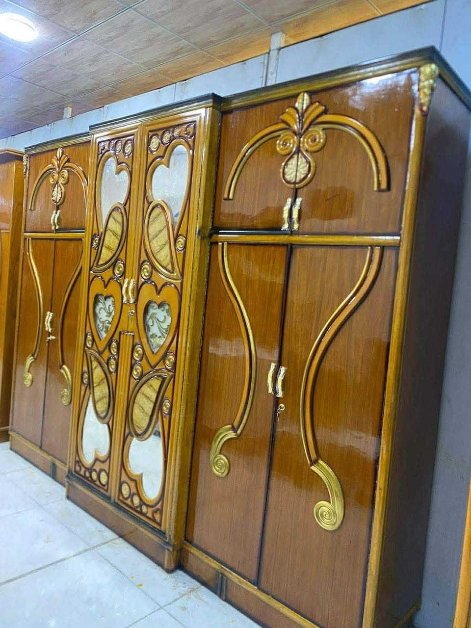 سلام عليكم عندي غرفه نضيفه كلش صاج اصلي ع بيعه ستفسار خاص رقم ***********
