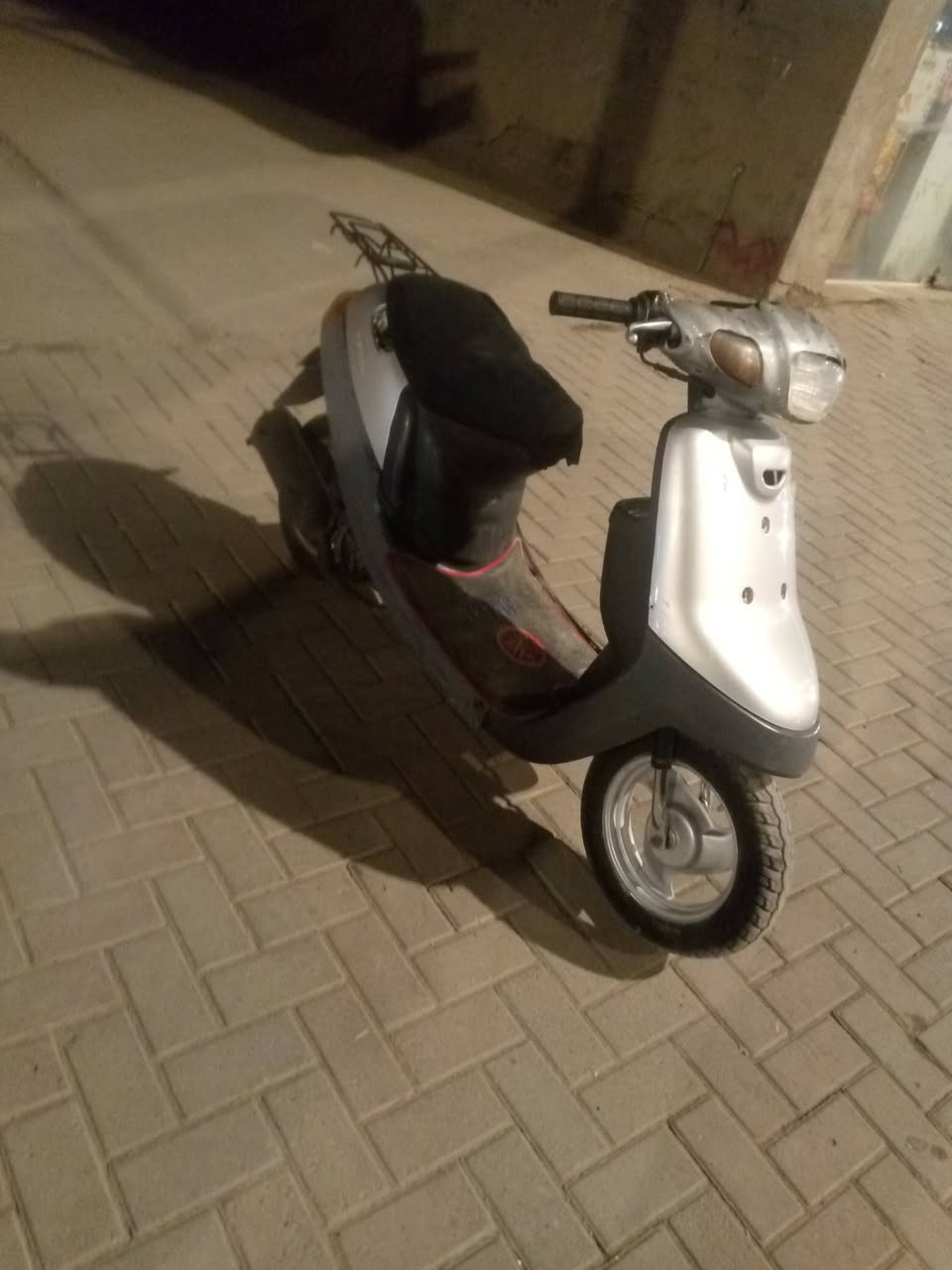 سلام عليكم دراجه بطه للبيع دراجه شغاله سلف هندر مكينه مفتوحه مره وحده بيه شويه صوت بل اكسن كهربائيات شغاله تيرات جدد كيج سرعه يشتغل السعر 225وبيه مجال وترهم مروس بماكس حربي المكان بابل المسيب الستفسار ***********
