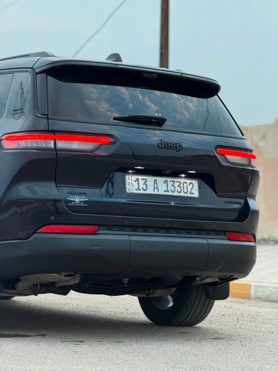 جيب جراند شروكي 2024 (امريكي) اعلى فئة 🇺🇸
الحادث.. بس بنيد فقط
     المواصفات سياره🚙
- محرك V6 سعة 3.6 لتر
- 7 الركاب VIP 
- دفع 4x4 
- مقاعد جلد امامية تبريد وتدفئه
- تدفئه المقاعد الخلفية
- تدفئه الستيرن
- شاشة كبيرة 
- شاحن وايرليس
- خمس كامرات محيطية 360
- كامرات داخلية 
- حساسات امامية وخلفية 
- انارة محيطية 
- ويل 20 انج
- صندوق خلفي كهربائي
- تشغيل عن بعد
- مقاعد امامية كهربائي 
- ذاكرة لمقعد السائق 
(سياره بيها هواي مواصفات) 
        رقم ميسان كتاب شهداء بسمي 

سعر 310$ مكان سياره ميسان 
 
(***********)
    
       ملاحظة. مراوس تاهو و جمسي موديل 2020
