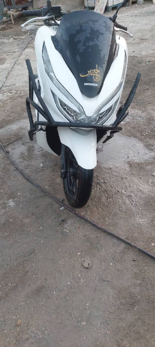 السلام عليكم  دراجه  pcx جيل الثالث كوري دراجه نضيفه شوفت عينك تجي وتشوف  ب12$ ونص وبيها مجال حك الجيه  مكانها كربلاء ***********
