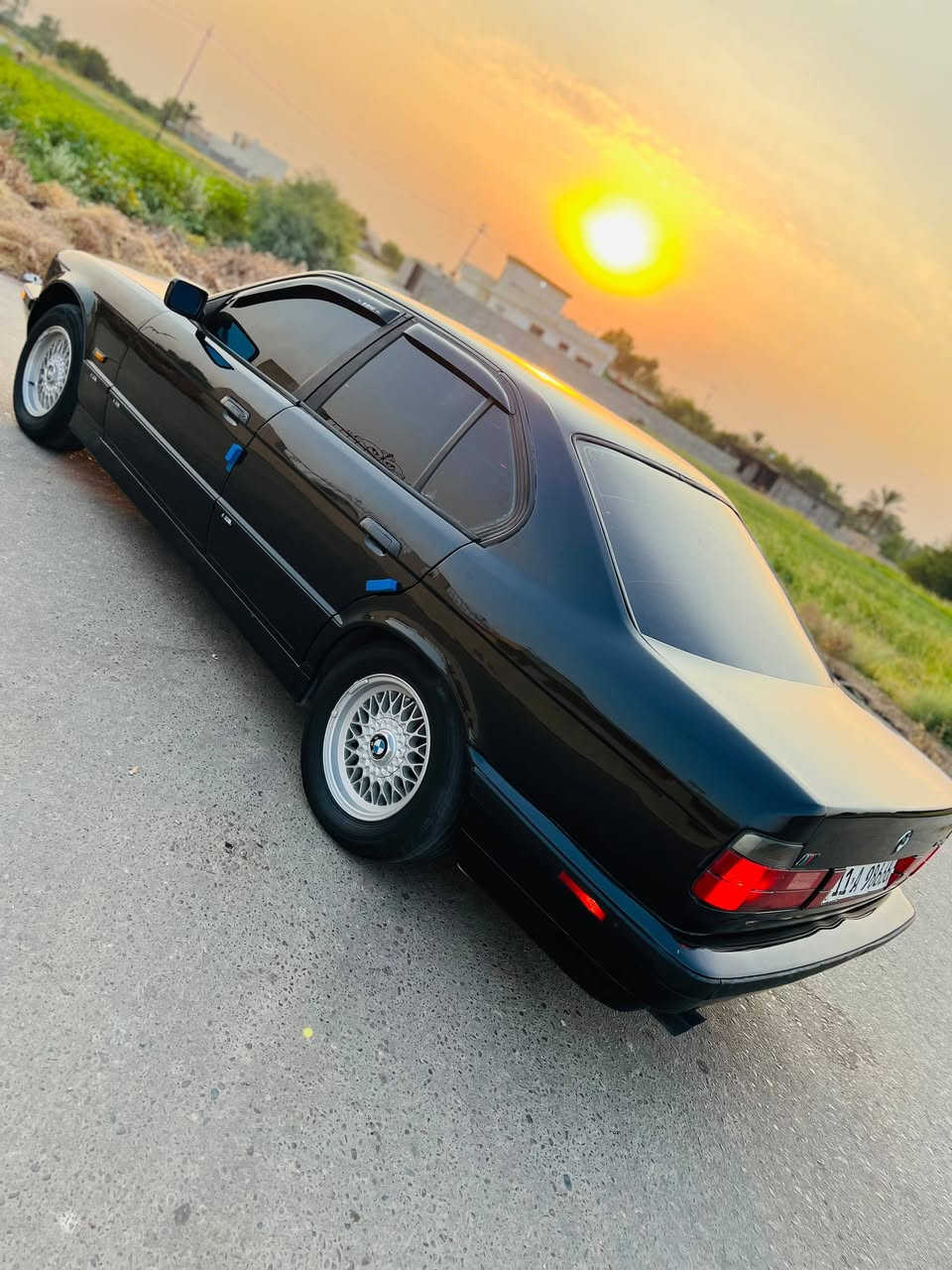 السلام عليكم للبيع بي ام موديل 1990  رقم بغداد مشروع وطني محرك مسكر   فانوس   صدر امامي و خلفي جديد كهربائيات كلها شغاله تبريد   نقص غاز فقط  منضومه زنون  مصبوغ عام للجماليه بدون خياس بدون ضربه  أربع بطاين جديد   سعر 55 وبيها مجال مكان تكريت رقم الهاتف ***********    يرهم مروس حسب  القناعه
