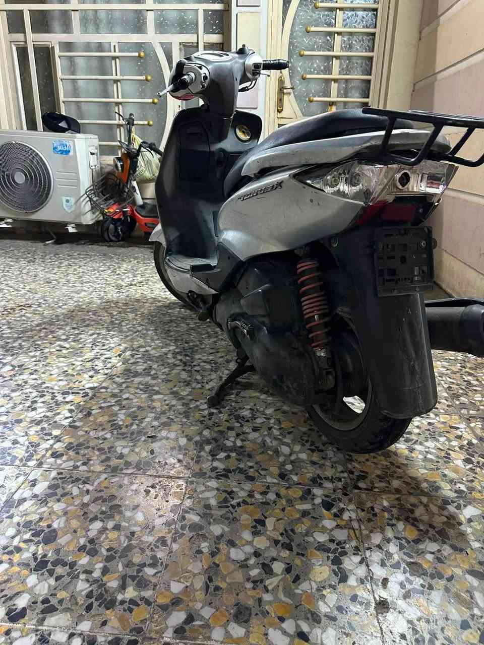 دراجه سكنس نثيه ياباني ستاند كهرباء الدراجه كلشي مابيه بس مبدل فشكه والسعر 550 العنوان بغداد المشتل الرقم ***********
