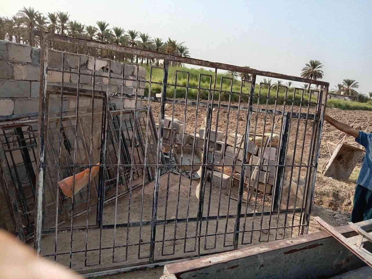 السلام عليكم للبيع شبابيك درجة أولا مال فقير ومناسبات قيم وخذ بل يرضى الله لاتصال على *********** بي وتساب
