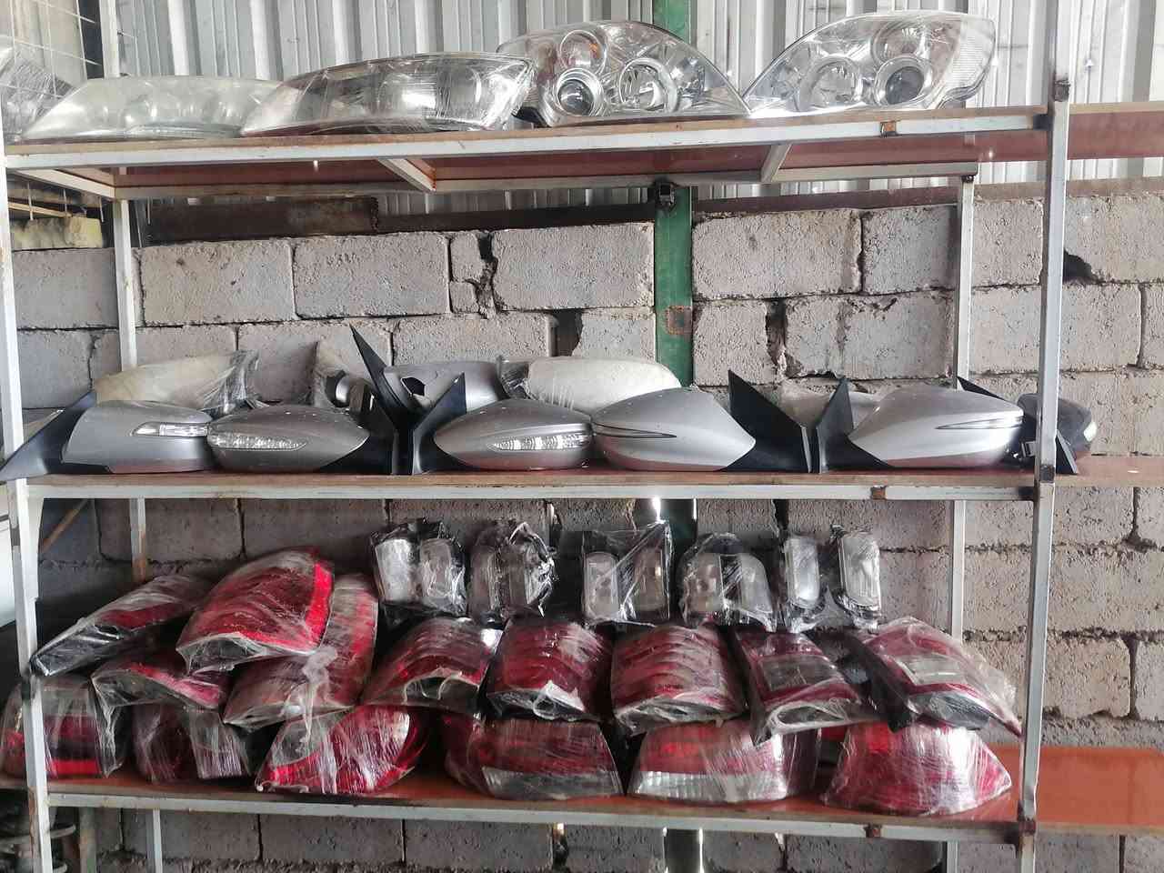 السلام عليكم ورحمة الله وبركاته
وصول قطع غيار السيارات الخليجي والأمريكي
الئ (( مجمع الاخوين ))

مكينه  6  3800
مكينه 6  2700 + كير 
مكينه 2000 غاز حساس واحد
كيرات 5 نمر
بك لايتات
عينات دشبول
حداديه اماميه و خلفيه جديد  جديد موبز
مشط استيرن اوبتما وسوناتا
جاين شوته 6 سلندر سوناتا وسيدونا 

مجمع الاخوين بابل الشوملي مقابل حي الصناعي
سجاد ابو دره ***********
قاسم الطريمشاوي ***********
ابو اللول ***********

نص مكتوب في الصور:
- بلاجكتورات كيا سيدونا من موديل 2006 الى 2012
- تحكم جام كيا سيدونا خليجي
- مري سوناتا امريكي مطلع 12
- مري سوناتا موديل 14 فول
- قواعد فيت بم جديد اصلي موبز كيا سيدونا امريكي وخليجي
