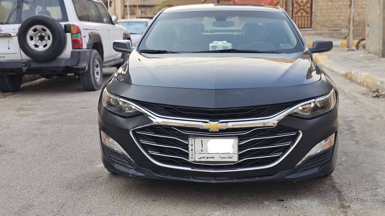 السلام عليكم ماليبو موديل 2019 ماشية 100 الف السعر 95 وبيه مجال قليل صور الحادث بالمنشور
•الضرر : حادثة طلقات بيبان اثنين وجاملغ بيه اربع قطع صبغ بالامارات صابغين الباب كله ابيعك اربع قطع وبيه جرد بمنطقة الحادث 

•الرقم : قادسية حرة 

•المواصفات :

▪️السيارة : ماليبو LT 

▪️المحرك : 1.5L تيربو

▪️حجم الويل : ويل كب 18 

▪️شاشة الدشبول حجم كبير (ايباد) تدعم ابل كار بلي + اندرويد اوتو + واي فاي 

▪️تحكم فول كهرباء لكرسي السائق

▪️بصمات عدد 2 للابواب مع بصمة تشغيل وتشغيل عن بعد

▪️ ليد نهاري + بك لايت LED

▪️تبريد قطعتين امامي وخلفي

▪️تدفئة لكراسي المقدمة

▪️سستم صوت عدد 6

▪️تحكم ستيرن 4 جهات بلوتوث وأوامر صوتية وكروس سرعة وتحكم صوت

▪️تبريد لمس + شاشة

▪️تحكم بالتبريد مناخين

▪️نظام ABS مانع انزلاق

السيارة نقصه حدادية سنوية ساقطة بسنة 2025 وعلية غرامه 100 الف بس واتس لو خاص  الرقم ***********  مكان السيارة الديوانية
