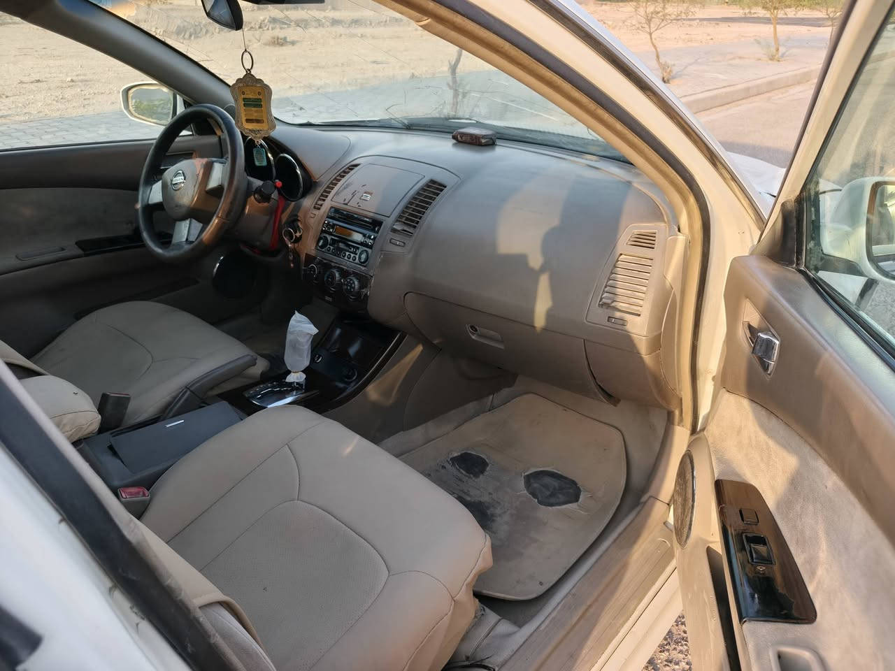 سلام عليكم نيسان التيما موديل ٢٠٠٦ للبيع كير ومحرك بل كارتون حداده جديدة تخم تاير جديد سيارة جاهزه رقم بصره سنويه لل ٢٨ تحويل ثاني يوم السعر ٤٣ ***********

