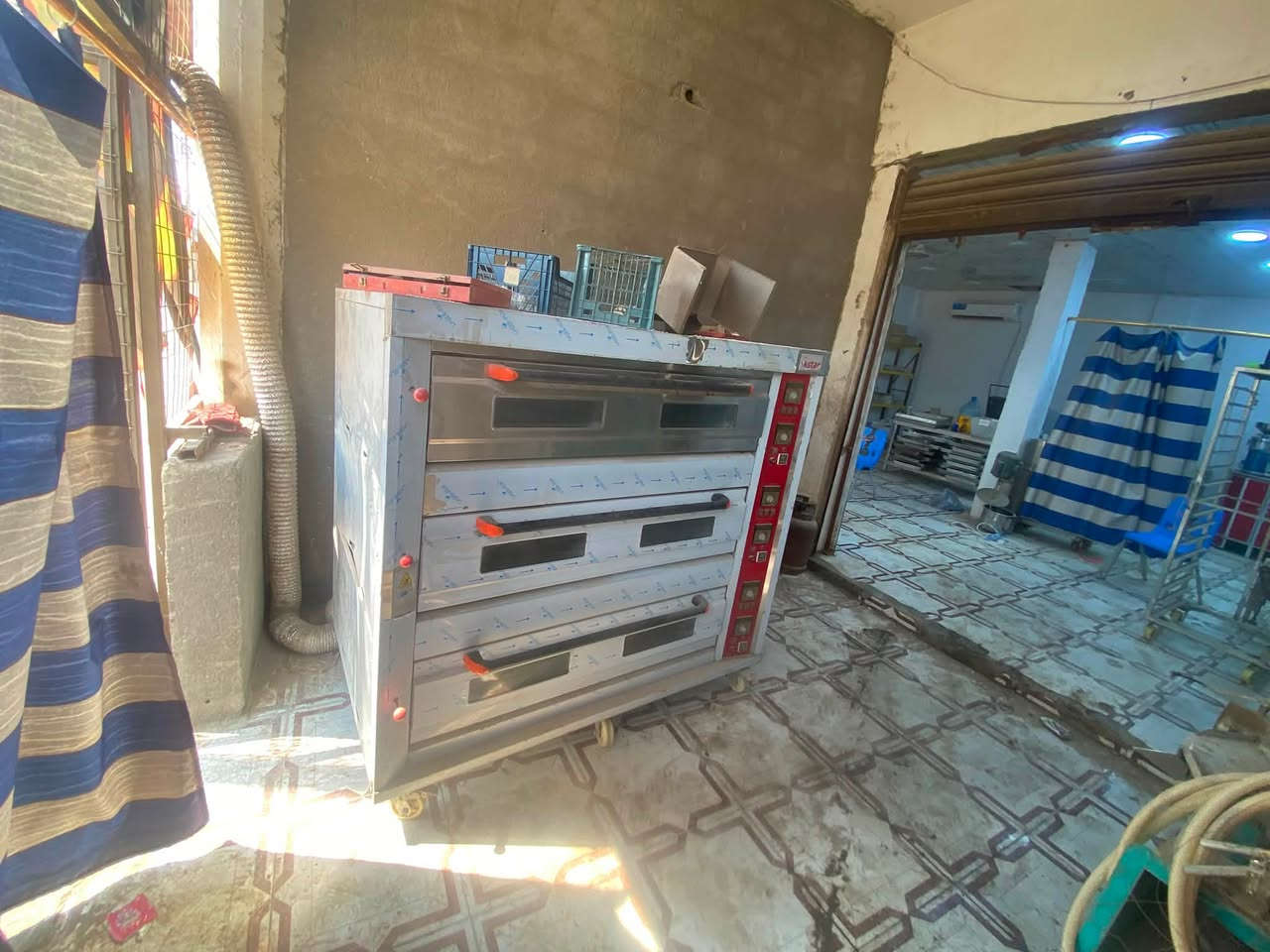 فرن جديد ستعمال اقل ال ٢٠ مرة ٣ طوابق ASTAR وعربانة صواني ثنين و٤٠ طاولي مكاني بصره تنومة سعرهن 24 ورقة 
***********
