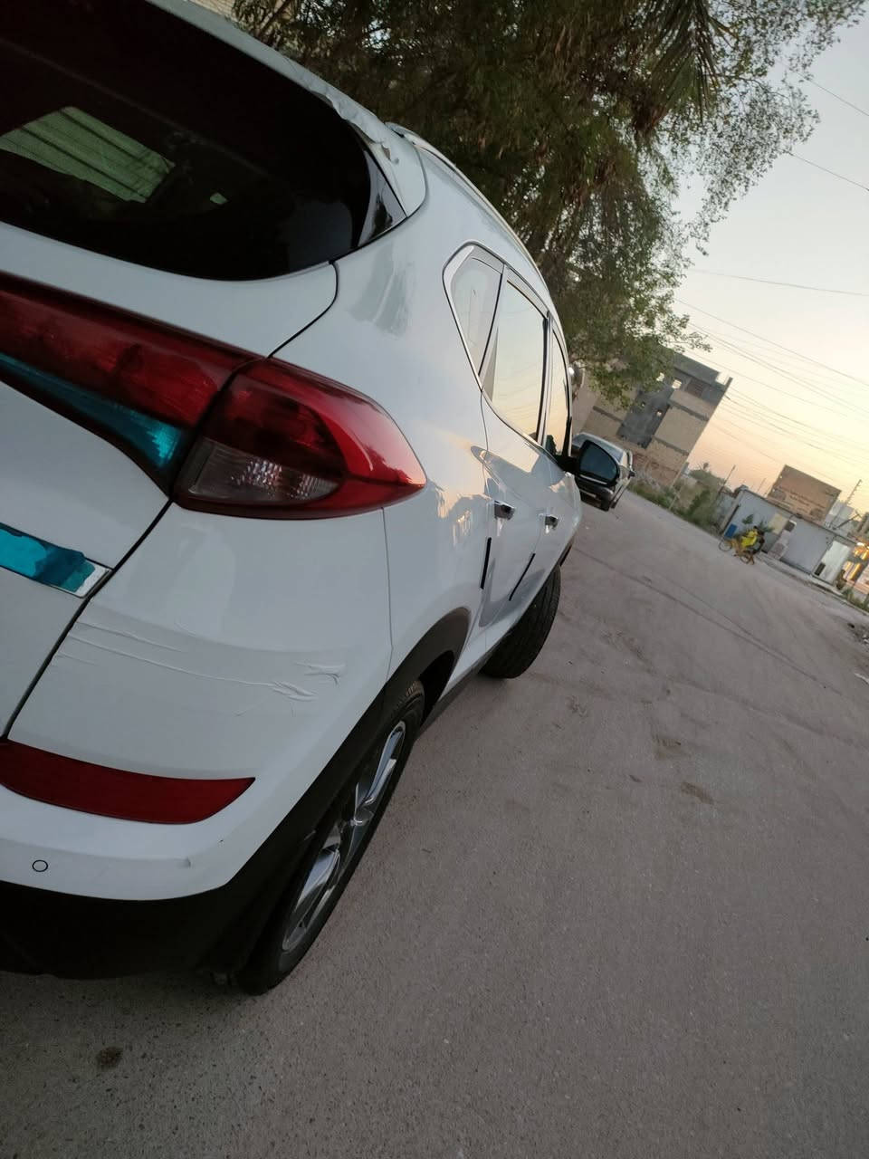 🚘 للبيع هونداي توسان خليجي 2018 –
📍 الموقع: بغداد – البياع
📞 ***********

🔹 الموديل: 2018 خليجي
🔹 رقم بغداد مميز دولي لحد 2028
🔹 العداد: 39 ألف كم حقيقي
🔹 السعر: 188 ورقة، وبها مجال

⭐ المواصفات:

• بانوراما
• كشنات جلد لونين: مشمشي + بيجي بلادي
• تحكم كشنات 4 جهات
• شاشة 10 إنج
• كامرات أمامية + خلفية
• صاج ستيرن + أبواب بلادي + داشبورد
• LED نهاري وليلي + دبل LED أبيض
• إنارة داخلية بيضاء
• تبريد قطعتين أمامي وخلفي
• حساس خلفي
• 3 أنظمة قيادة: اقتصادي / طبيعي / سبورت
• نيكل شباك أمامي وخلفي + يدات
• بردة خلفية متحركة
• سبير بلادي، ما نازل 2018 مالته
• أرضية مشمشي بقلاوة
• 5 ويل حجم 18
• تخم تايرات جديد، مبدلات قبل سنة
• بطارية جديدة
• عدة طوارئ ويا السيارة

🔧 حالة السيارة:

السيارةسلام عليكم شباب ..هونداي توسان خليجي موديل 2018.. رقم بغداد مميز دولي لحد 2028 

عداد السيارة 39 الف حقيقي 

مواصفات /بنراما/ كشنات جلد لونين مشمشي بيجي بلادي / تحكم 4جهات /شاشه 10 انج كامرات/ امامي +خلفي / صاج ستيرن+ ابواب بلادي+ دشبول/ لد نهاري ليلي دبل لد ابيض / اناره داخل ابيض / تبريد قطعتين امامي خلفي / حساس خلفي / 3انضمه قياده اقتصادي + طبيعي +سبورت  / نيكل شباك امامي خلفي يدات/  برده خلفيه متحركه/ سبير بلادي مانازل 2018 مالتها/ ارضيا مشمشي بقلاوه/ 5 ويل حجم 18 / تخم تاير جديد مشنن قبل سنه بدلتهن/ بطاريه جديده عدة طوارء وياها.... سياره مكفوله  كل بلادي صدر بلادي دسكات بلادي شركه كير مكينه بلادي من ضربه وصبغ عده دعاميه خلفيه بيها صبغ كد شخط أثر طخه جهة سايق ... اخوان سيارة على موديلها تعتبر شبه زيرو اريدها سعر ..... / 188 ورقه وبيها مجال مكان بغداد البياع *********** مكفولة، وكلها بلادي:
صدر بلادي، دسكات بلادي، شركة كير، مكينة بلادي.

السيارة بيها شخط كد شبر دعاميه خلفيه ونصبغ على كده 

باقي السيارة نظيفة جداً، وعلى موديلها تعتبر شبه زيرو من ناحية النظافة والترتيب.

💰 السعر: 188 ورقة وبيها مجال للمشتري الجاد

📍 بغداد – البياع
📞 ***********
