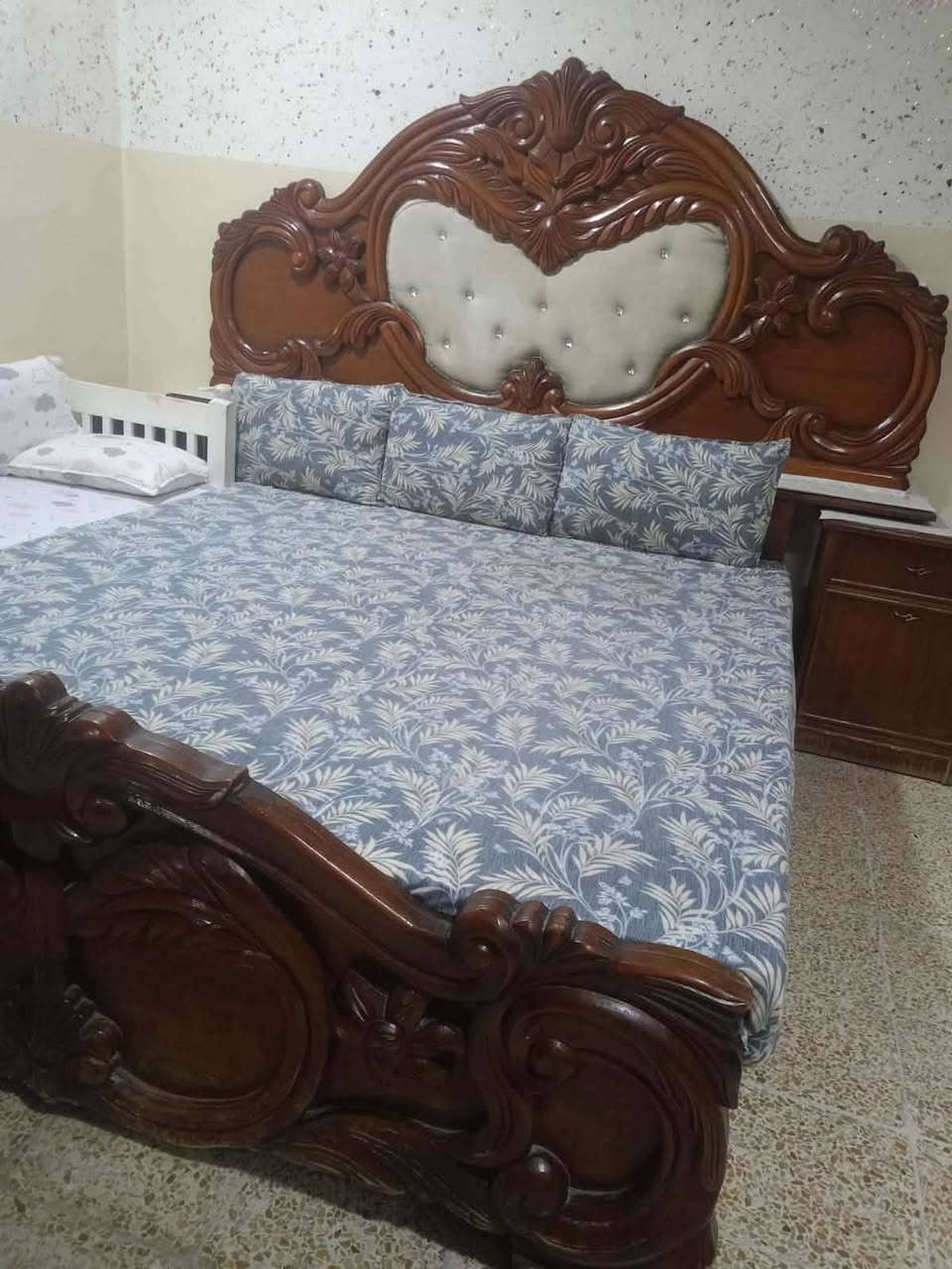للبيع 150 هذا رقمي ***********
