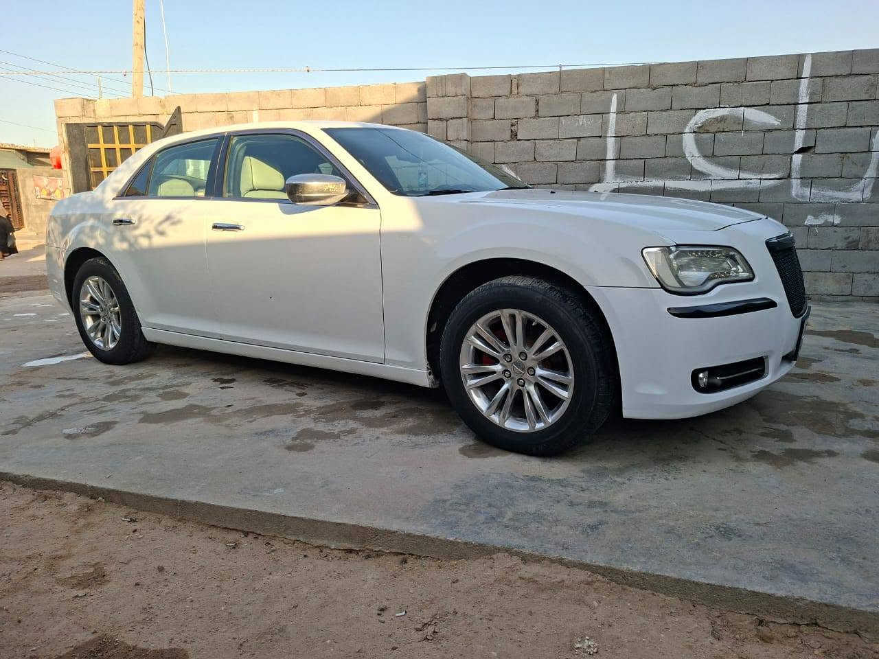 اوباما  مديل 14 اصل  كنديه كفاله بيها بس باب عكس السايق تبديل الاصلي والجاملغ الأمامي مفتوح بي بارد قليل  والباقي كفاله بسمي رقم 
ذ ي قار 
السعر المطلوب 175 وبيه مجال 
مكان السيارة بصرة
للاتصال ع رقم صاحب السيارة 
*********** البصرة, العراق
