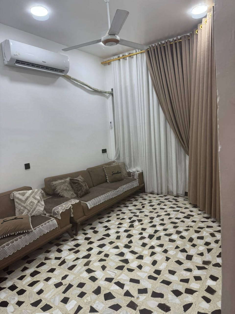 سلام عليكم بيت طابق ونص للبيع  زراعي ملك صرف قرار 25 على طابو البياع المساحه ١٠٠ واكو تشجير مقابيلة 120متر العنوان بغداد الدوره نهايت شارع 60 رجاء ما تواجد على فيس ولا خاص اكو رقم اتصل وتدلل تريد مع اثاث او بدون اثاث أستفسار على رقم ***********
