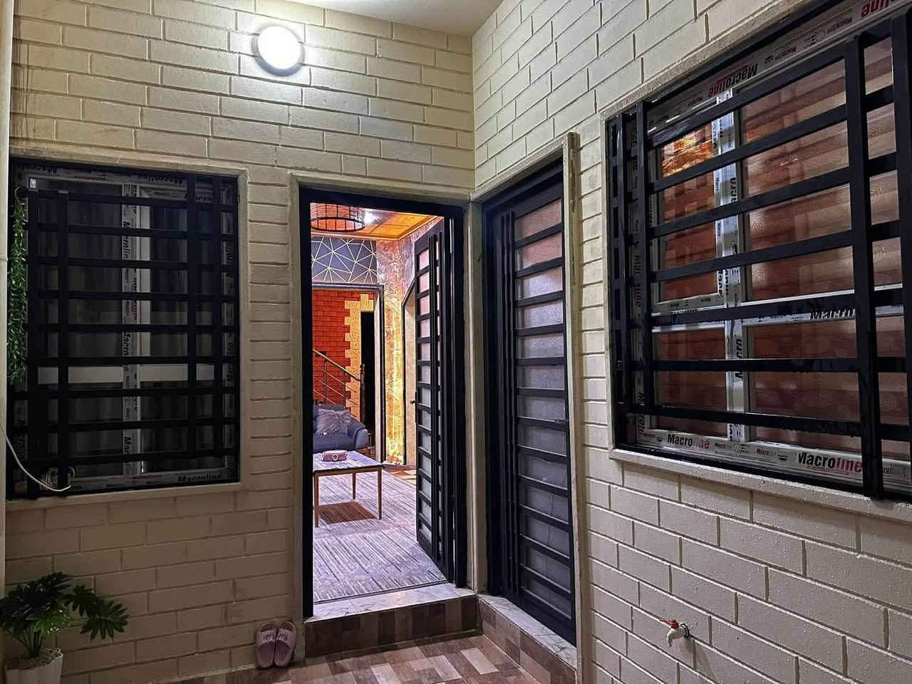 🏠 للبيع منزل  بسعرررررر جدا مناسب في حي السماح
📍 الموقع: حي السماح – قرب أسواق آدم
📜 سند طابو الزهور
📐 المساحة: 100 متر
📏 الواجهة: 5 متر
🏢 طابق ونص

🔹 الطابق الأرضي:
غرفة نوم + هول + استقبال + مطبخ + صحيات

🔹 الطابق الثاني:
غرفتي نوم

🛋️ البيت يُباع مع أثاث بسيط

📞 للمزيد من المعلومات الاتصال على الأرقام
***********
***********
 أو مراجعة مكتب عين الفهد 
📍 حي السماح – سايدين المشاعل– قرب جامع طه

فرصة سكنية مميزة بموقع جيد وسند أصولي.

