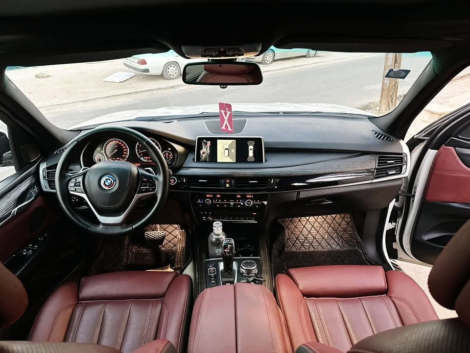 BMW X5 ام بكج 
موديل 2014 
((.       رقم مميز        )) 
خليجيه وكالة    
فول مواصفات اعلى 
مواصفات بالX5 

محرك ٦ سلندر تون تيربو (المرغوب)
كشنات مساج 
تدئفه تبريد كشن اربع ابواب بصمه 
ابواب وجنطه شفط 
مرايه عاكسه للضوء وشفط وقلاب عند الرجوع
داتاشو 
نفكيشن 
ميموري كشن 
لايت زنون متحرك مع الستيرنك 
ويل كل رياضي تو سايز
بدي كت رياضي 
٥ كامرات 
حساس امامي خلفي
ستيرنك هزاز  
تدفئة وتبريد ستيرنك
 لايت داينمك متحرك 
انارة محيطية ترحيب
حساس امطار 
اوتو ستوب
5 وضعيات قيادة
ويل كب رياضي مع
تاير تو سايز رن فلات
مع رادار امامي وجانبي
نضام تثبيت السائق
انارة داخلية 
٤ وضعيات قياده
سلايد روفر فتحتين
بردات جانبية 
احزمة كهربائية 
تخشيب صاج داخلي مع فورميكا
كشنات رياضية
ماشية 134 الف ميل قابل للزياده

السعر 270 مع الرقم المميز  

***********      (. للتواصل واتساب فقط  )
