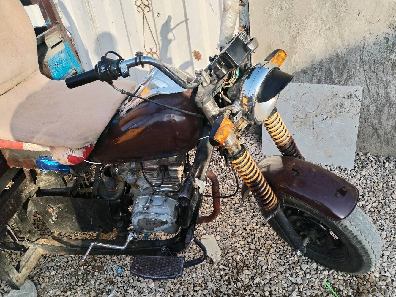 ستوته ٢٠١٠ رقم اسود السعر ٩٥٠ العنوان واسط الزنابره
ممكن تذكرلي الموديل/النوع بالضبط شنو هو؟ وبيها رقم/سجل أو أوراق رسمية لو لا؟: 
رقم اسود سنويه بيها 
شكد ممشاها أو شكد مستخدمة؟ وهل الماطور شغال زين بيها أي دخان أو صوت غير طبيعي؟: 
٢٠١٠
شنو وضع التواير، البطارية، والعضلات/الجير؟ بيها أي تصليح أو تبديل قريب؟: 
شغاله 
السعر 950 نهائي لو بيه مجال، وإذا أكو مجال شكد أقل شي؟ وهل البيع من واسط الزنابرة لو أكو مكان ثاني للمعاينة؟: 
نهايه ٩٠٠