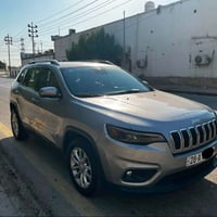 جيب شيروكي(بزون) لاتتيود 2019 وارد امريكي حادث خلفي ( باب وجاملغ الخلف...