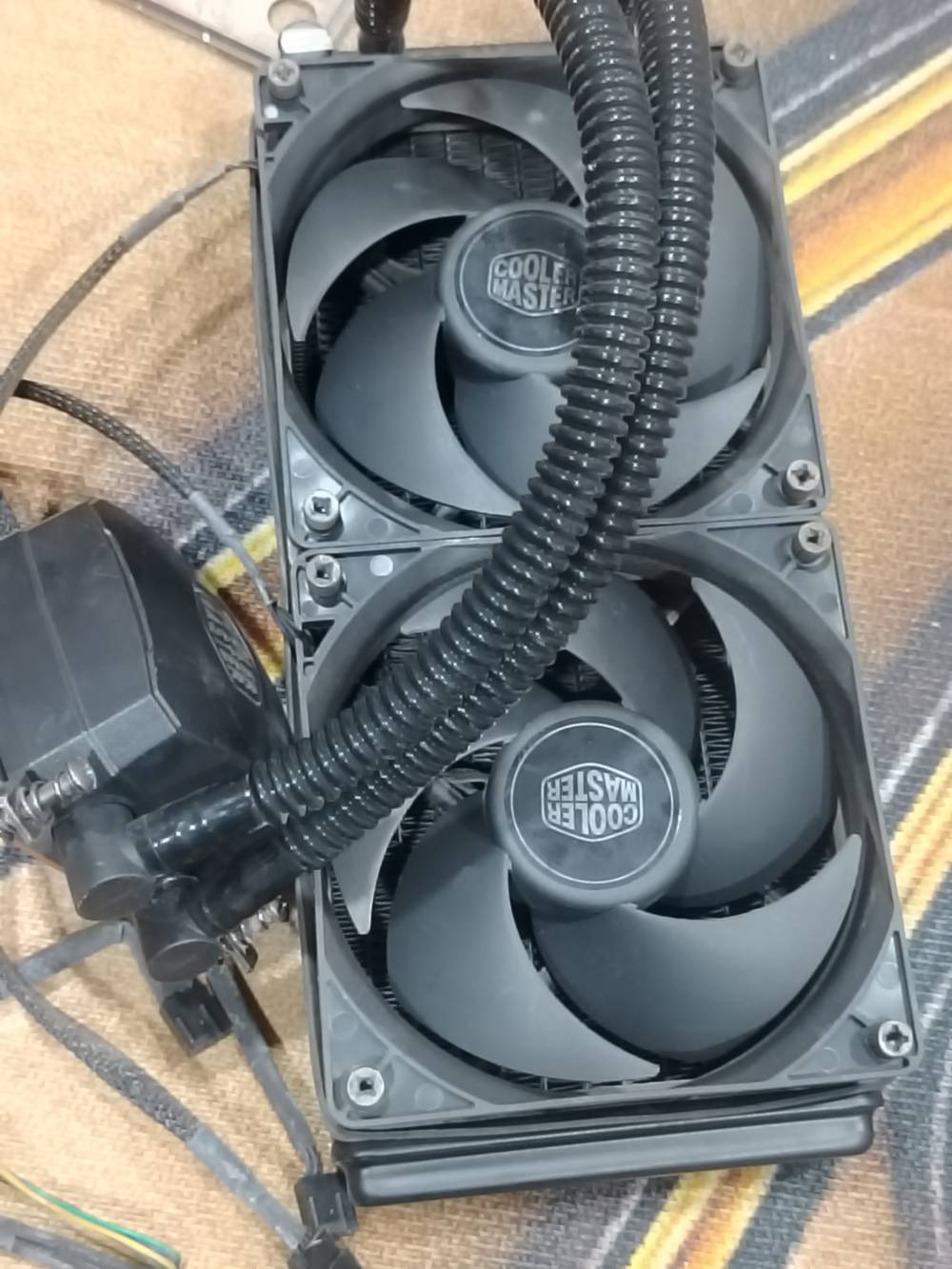 انتل i5 4690k • رام16 • مبرد مائي