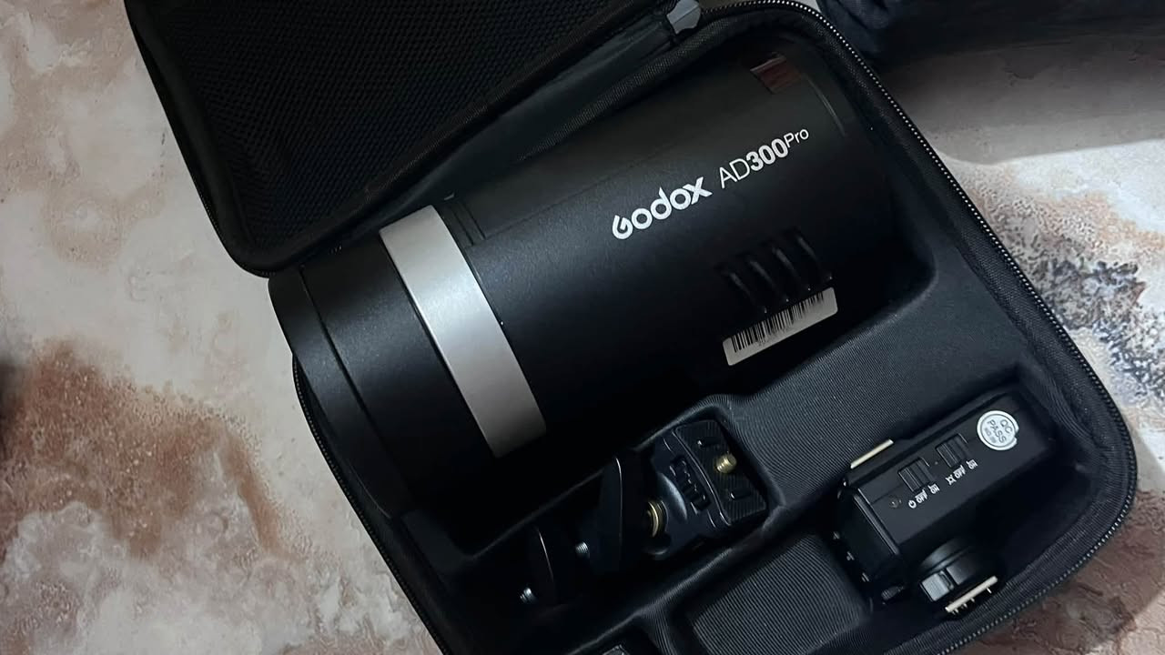 AD300pro • عدسة ٨٥ ١.٨ كانون • حساس كانون
