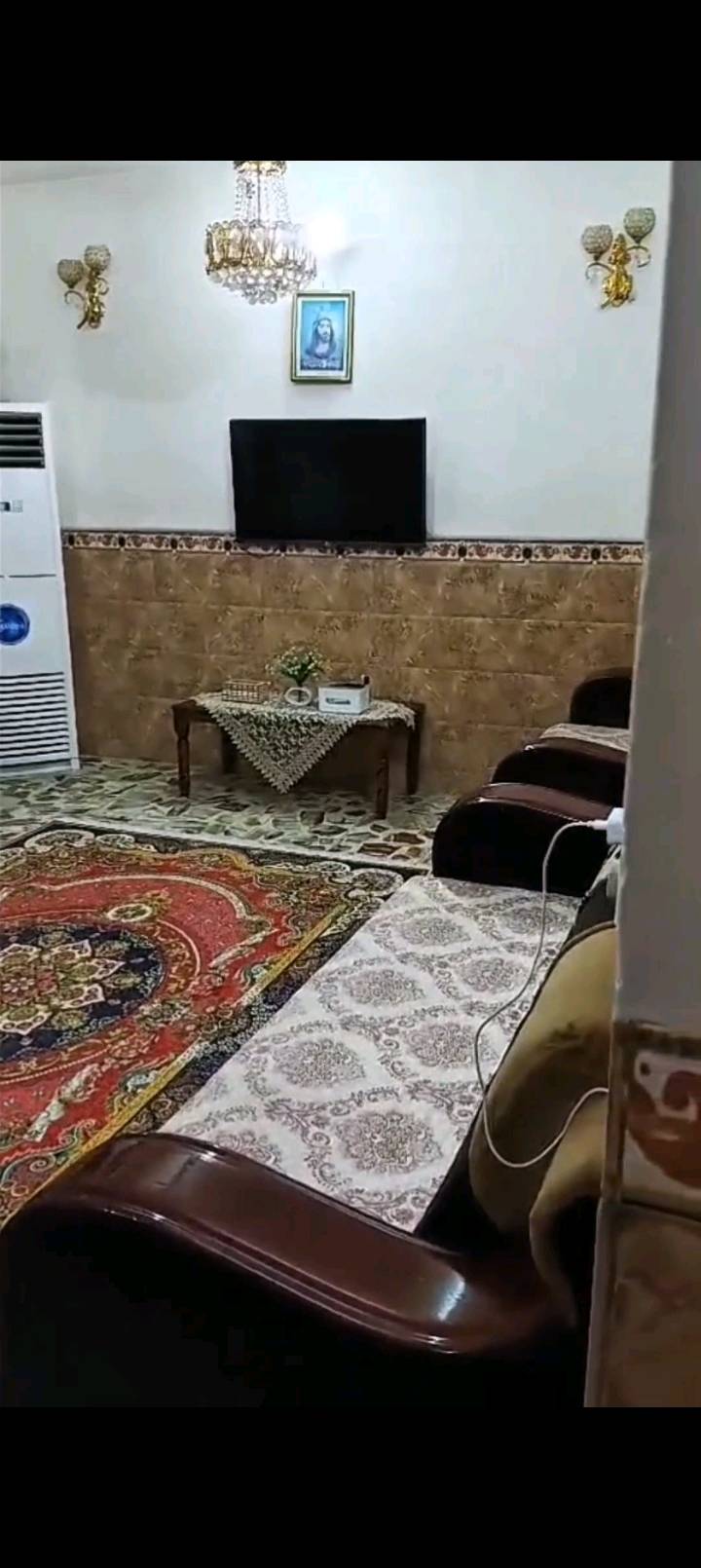 سلام عليكم

متوفر بيت مساحة 100 متر
واجهة 10 نزال 10 جنس الارض طابو زراعي سند 25 وبي اقرار محكمة 

يتكون البيت الطابق الأرضي (الأول) استقبال مطبخ غرفة نوم.. حولي وصحيات.. طابق ثاني 3غرف نوم.حولي.. وصحيات +بيتونه وسطح

العنوان حي البساتين شارع أحمد الوائلي
للاتصال والاستفسار التواصل على الرقم
***********