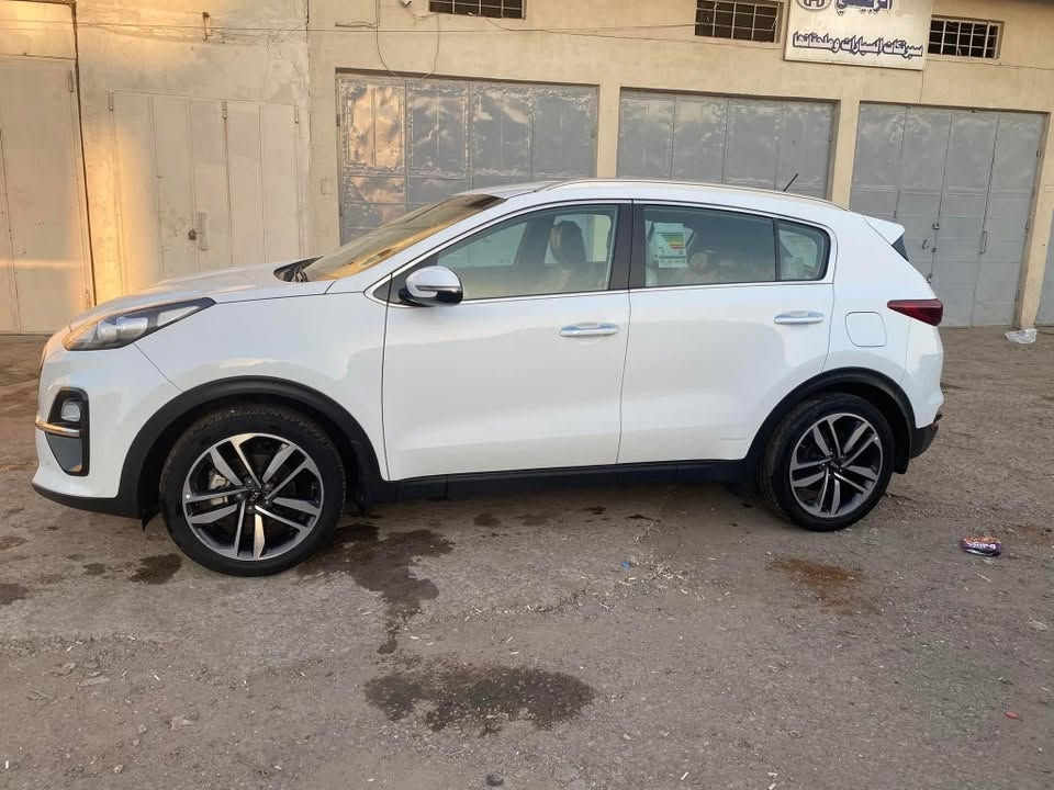 سبورتج 2020 خليجي وكالة الدولية جديدة
السيارة رقم بغداد الجديد باسمي جاهزة من كلشي بس تحول باسمك
السيارة حلوة ونضيفة حيل مال بيت استخدام قليل جدا ومكفولة من الصبغ والتبديل والشخوط والرصعات بس بيها بارد حيل بسيط وميبين وميسوة ينذكر بس اكيد بالفحص يطلع كير ومحرك كفالة
السيارة ماشية 46 الف كم حقيقي وع الفحص ونضافتها تحكم
صدر بعدة ع وضع الشركة واني شادلها تخم تاير وباتري جدد
داخلها جديد بعدة بلزكات الشركة وكشناتها من اخذتها سويتلها دوشمة جلد تفصال كلش حلوة وفوكاها نايلون وارضية مغلفة جلد السبير منازل والعدة كلها مامستخدمة
مواصفاتها نص فول 
محرك 2000 دوش تشغيل سويج شاشة وكاميرا حساسات امامي وخلفي تبريد قطعتين مري شفط واشاير بالمري كشنات جلد بلادي ويل حجم 19 
للتاكيد السيارة جديدة ومتعوب عليها مال جناي 
كلشي ذاكر وموضحة 
للاتصال  ***********
